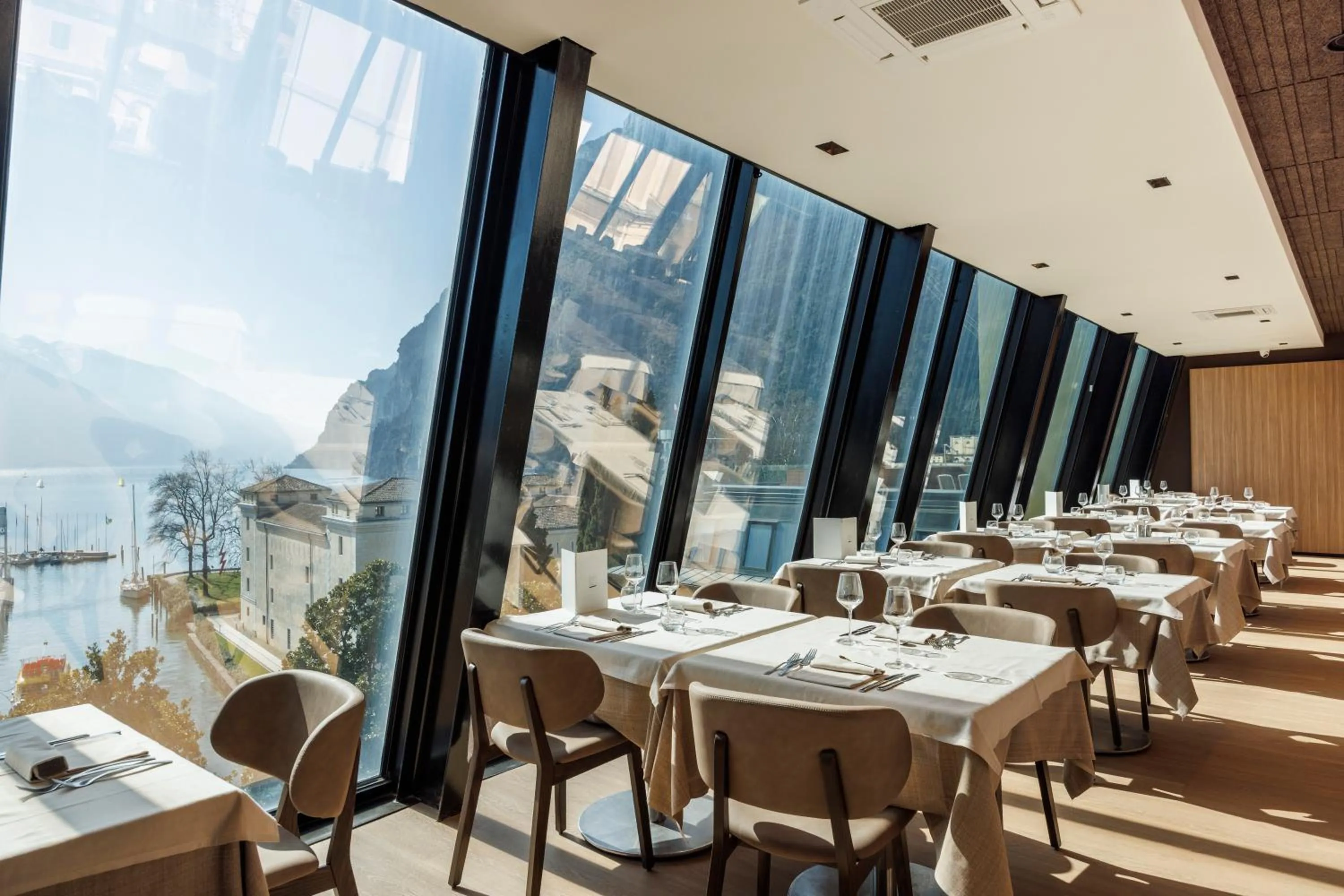 Restaurant/places to eat in Grand Hotel Riva