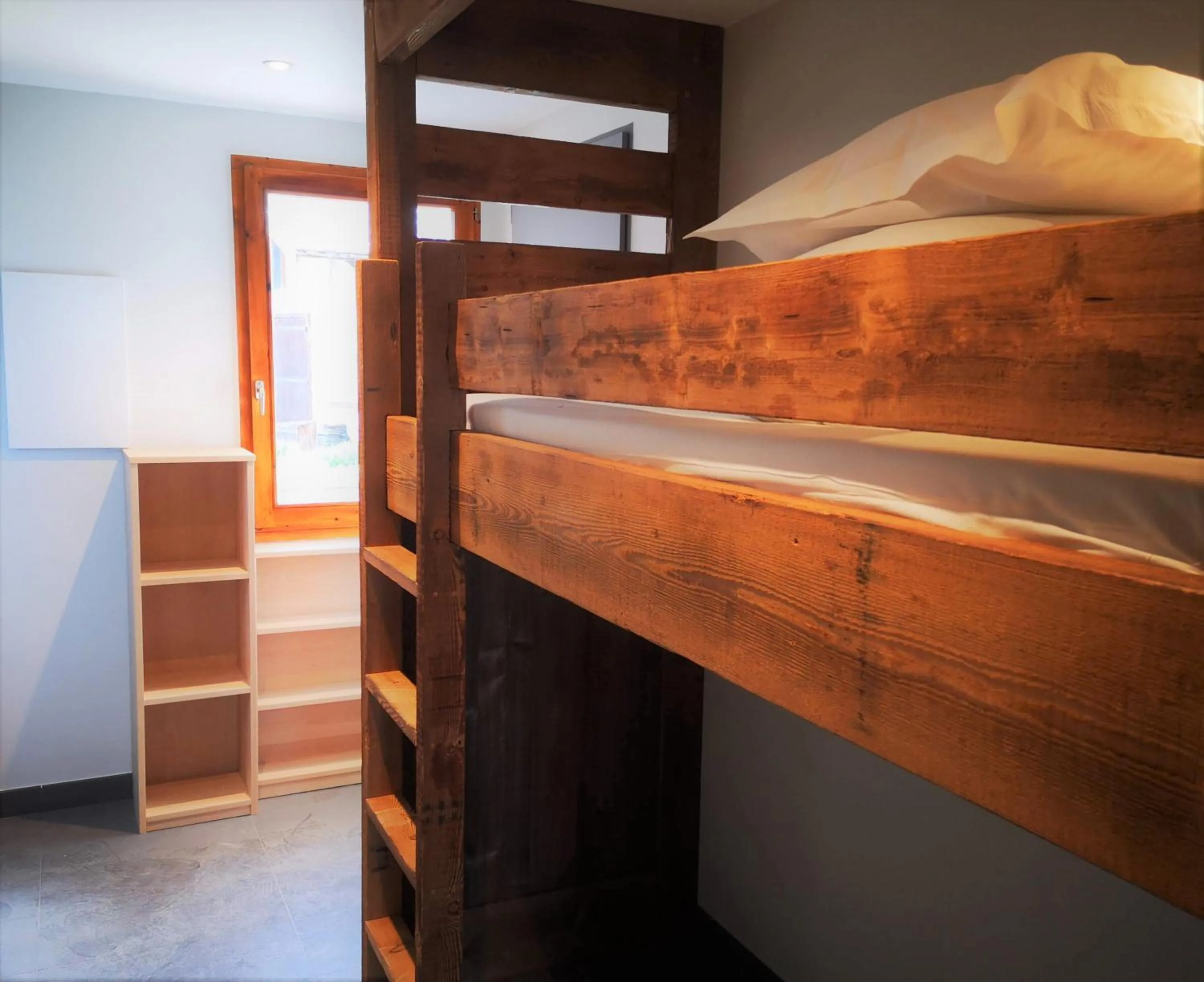 Swimming pool, Bed in Alliey & Spa Piscine Appart-hôtel Serre chevalier