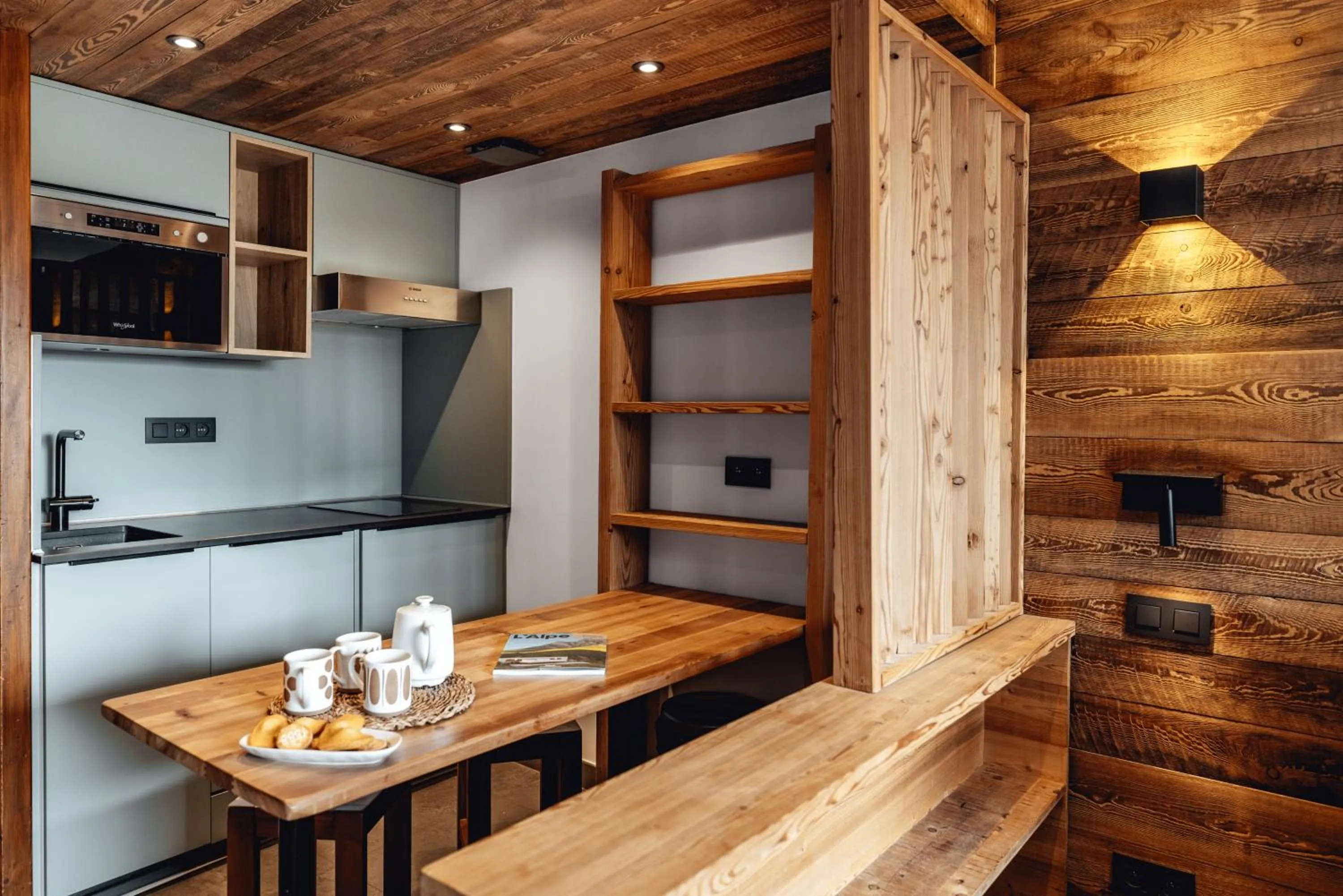 Kitchen or kitchenette in Alliey & Spa Piscine Appart-hôtel Serre chevalier