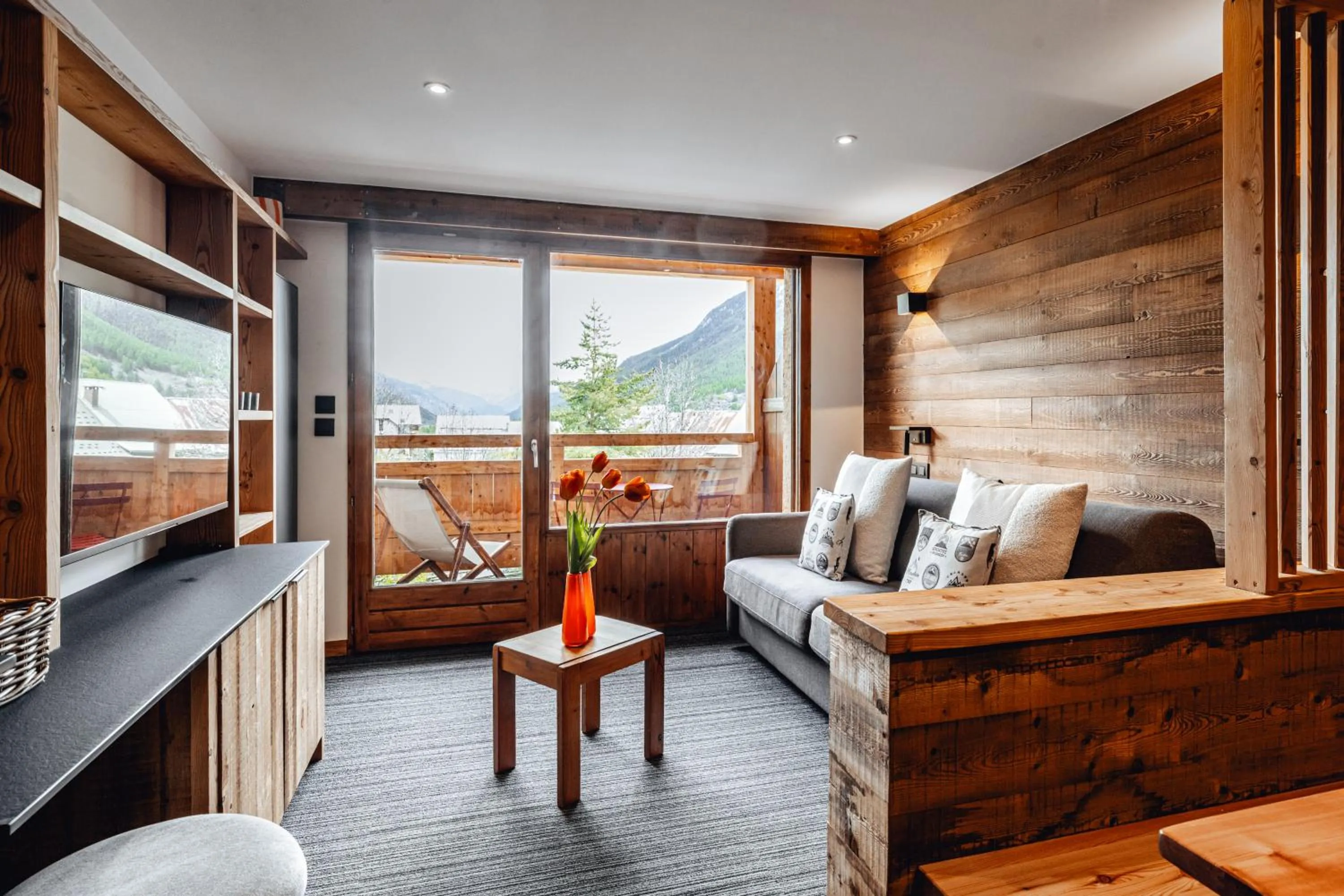 Balcony/Terrace, Bed in Alliey & Spa Piscine Appart-hôtel Serre chevalier