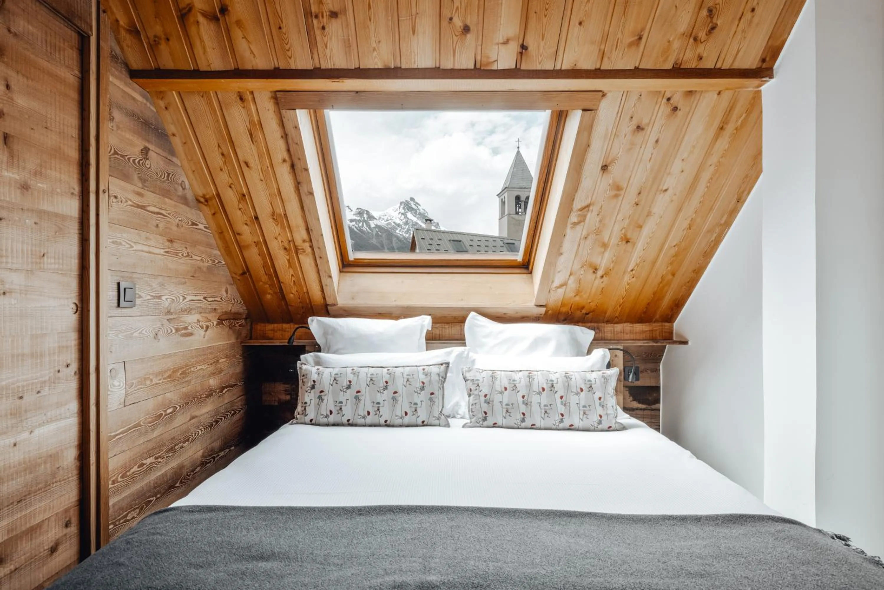 Bedroom, Bed in Alliey & Spa Piscine Appart-hôtel Serre chevalier