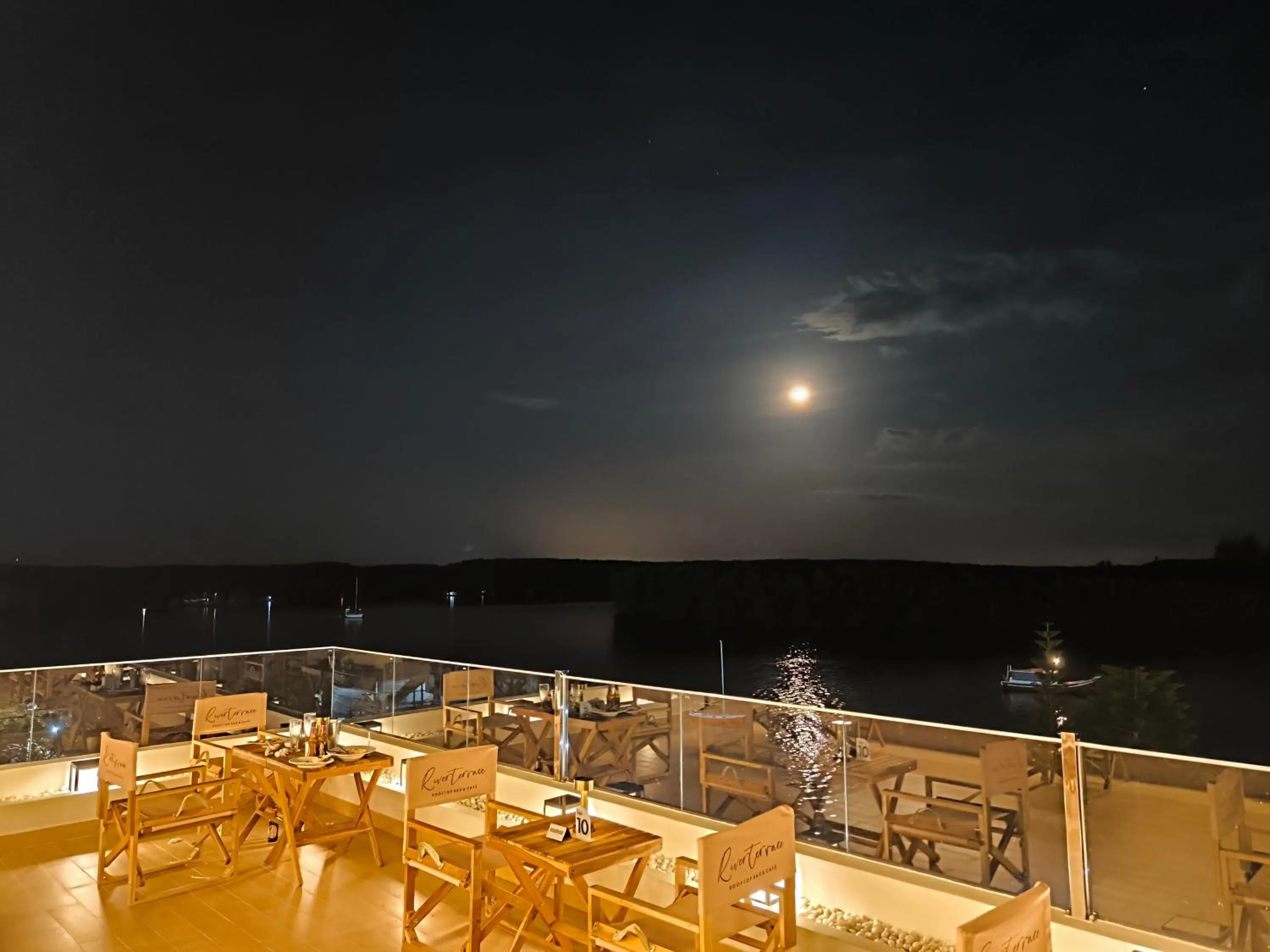 Restaurant/places to eat in Krabi River Hotel