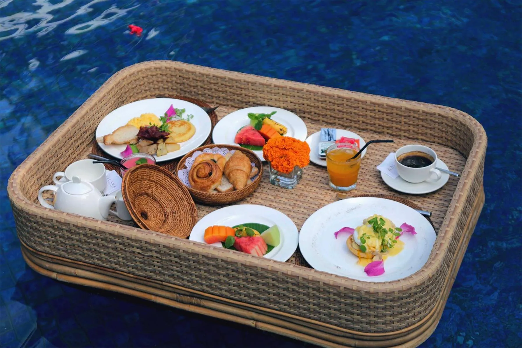 Food and drinks in Alaya Dedaun Kuta