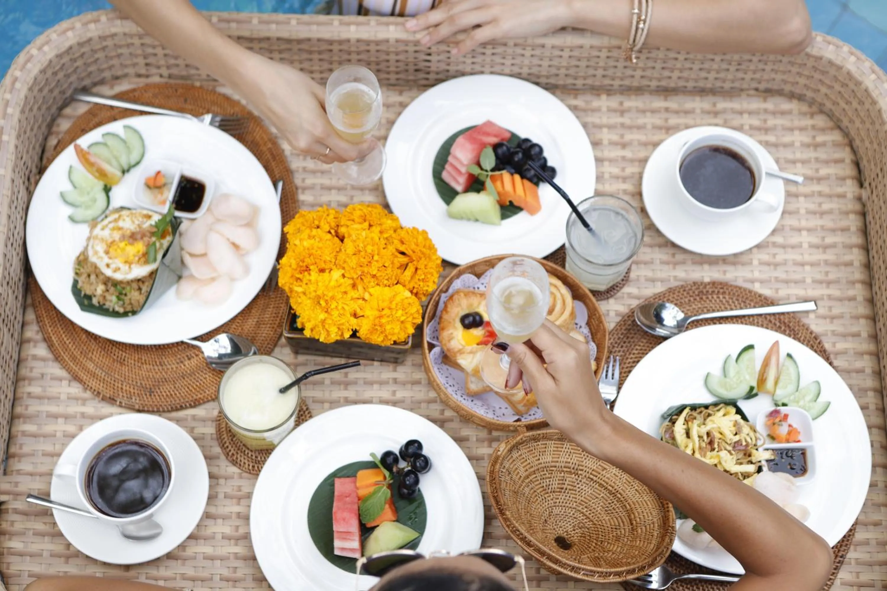 Food and drinks in Alaya Dedaun Kuta