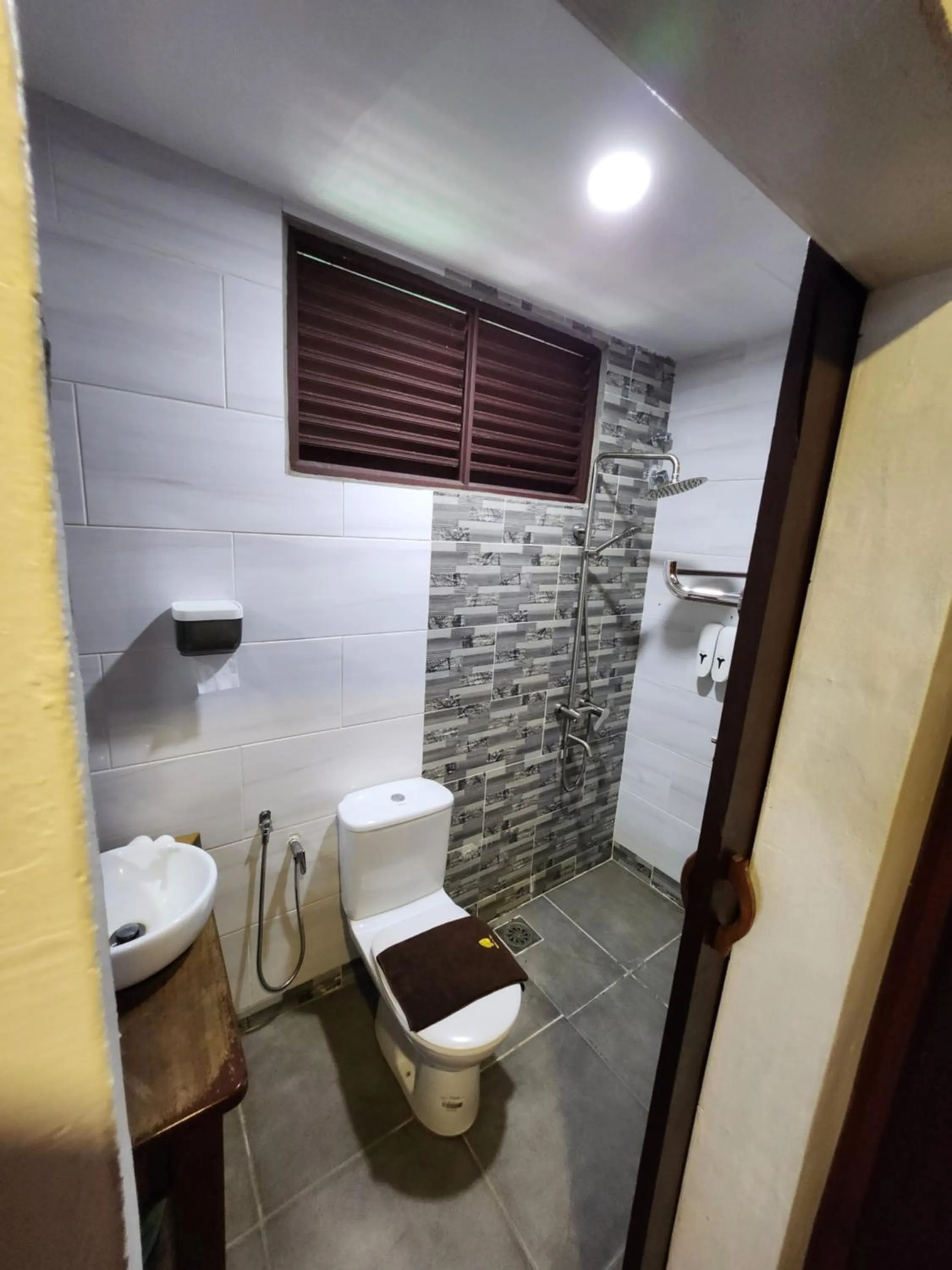 Shower in Uptown Eco Hotel