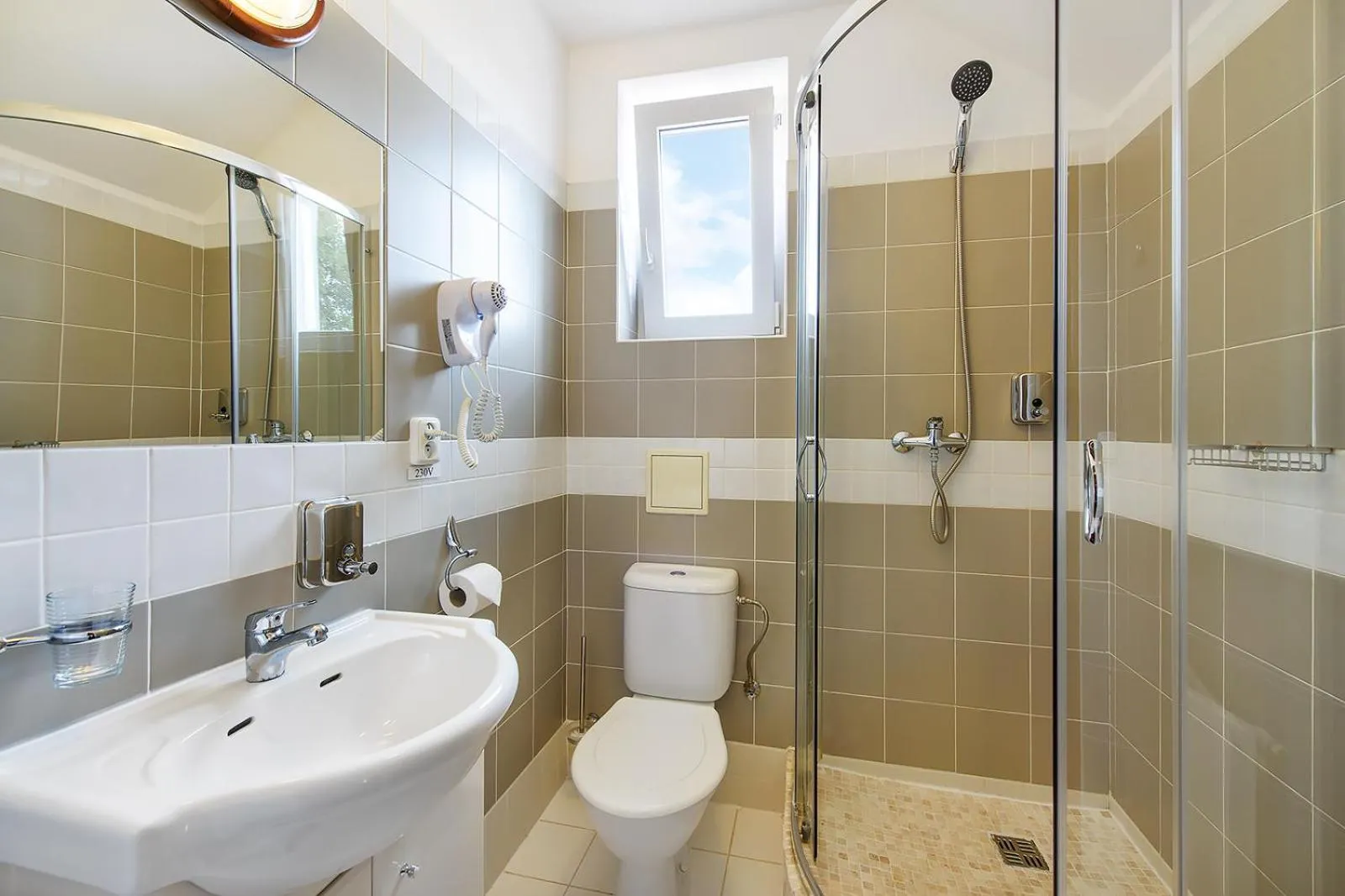 Shower in Marie - Luisa