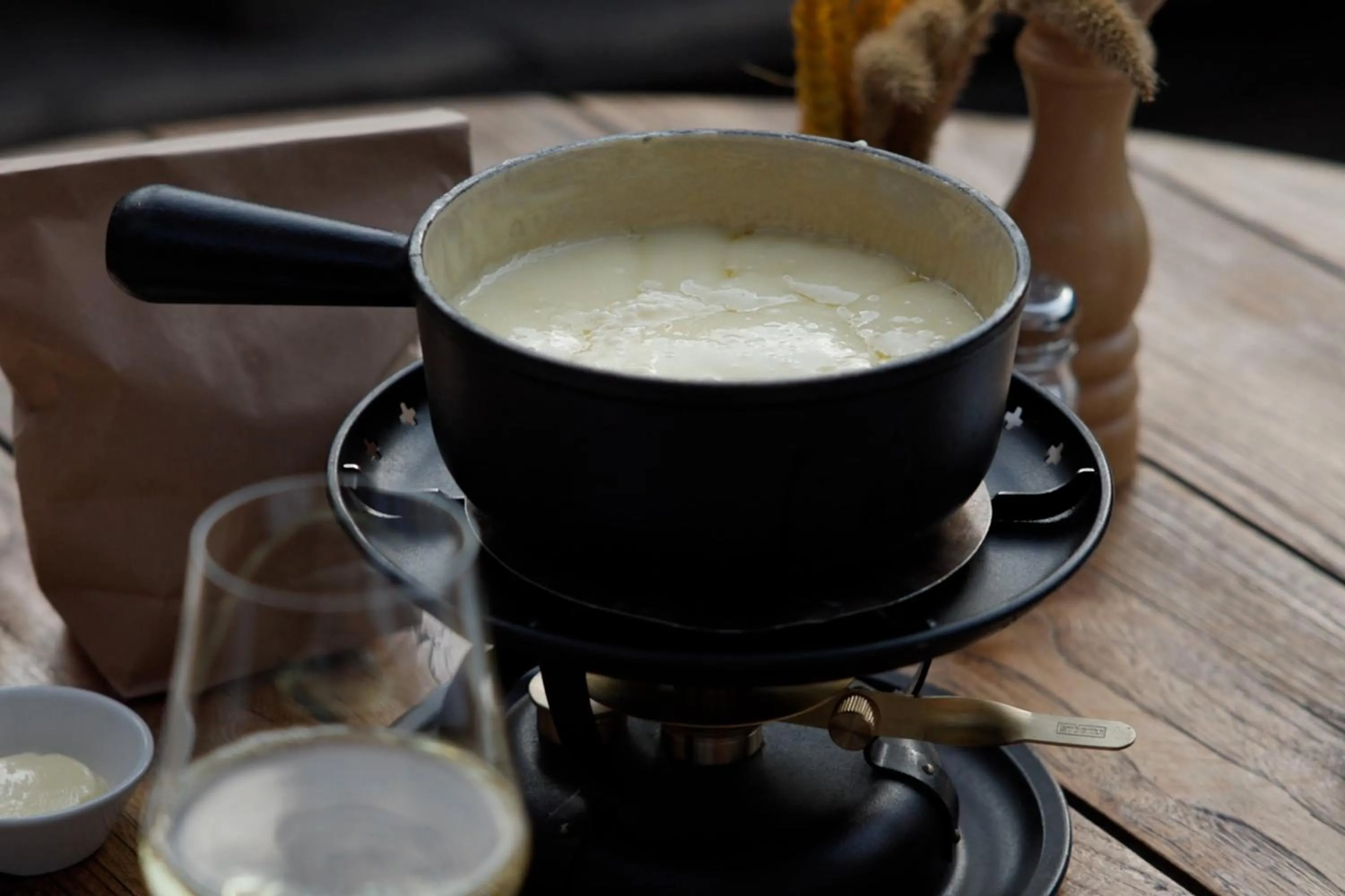 Food and drinks in OVERLOOK Lodge by CERVO Zermatt