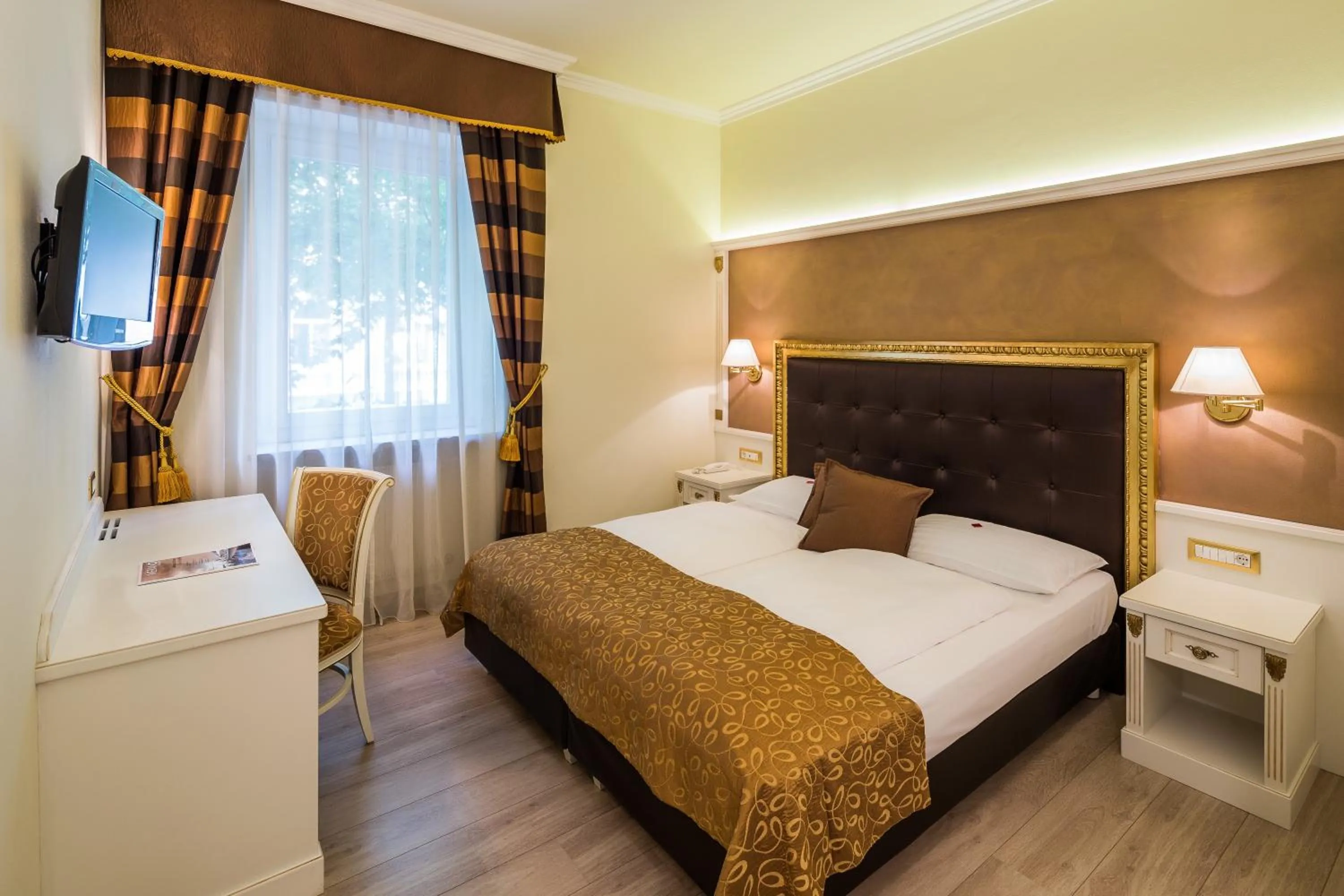 Day, Bed in Windsor Merano Hotel & Suites