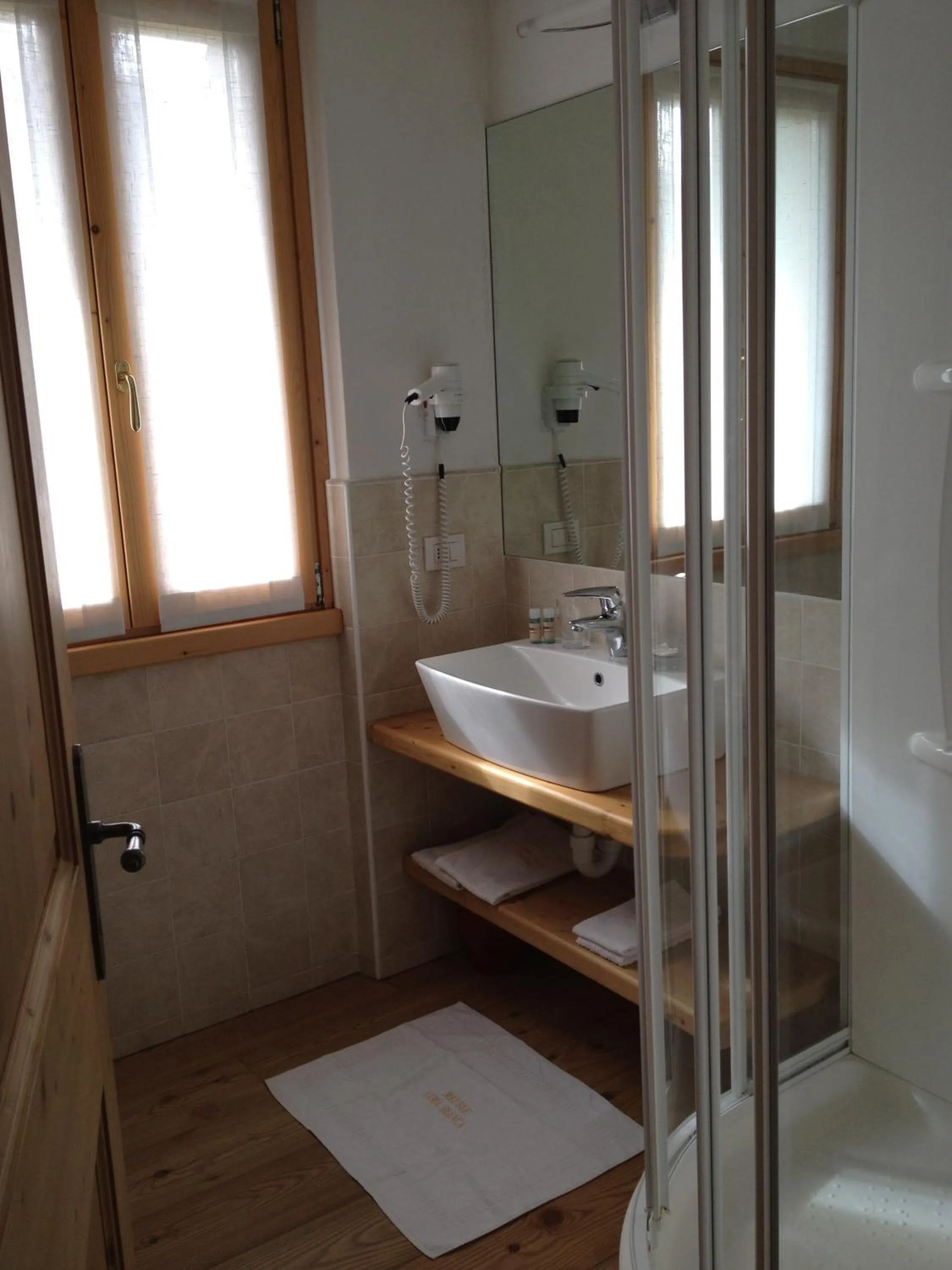 Shower in Meublè Cima Bianca Garni