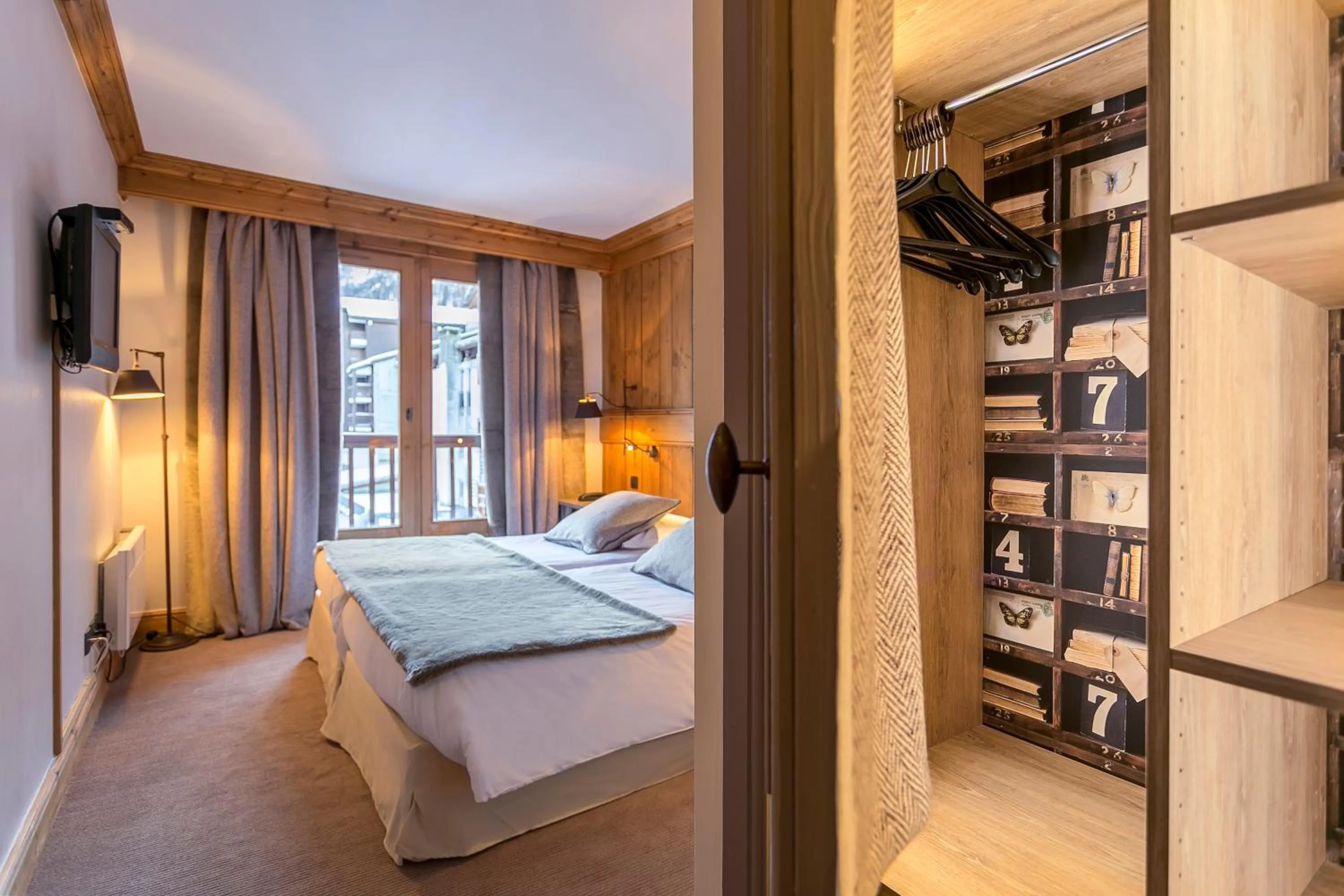 Bed in Hotel Kandahar