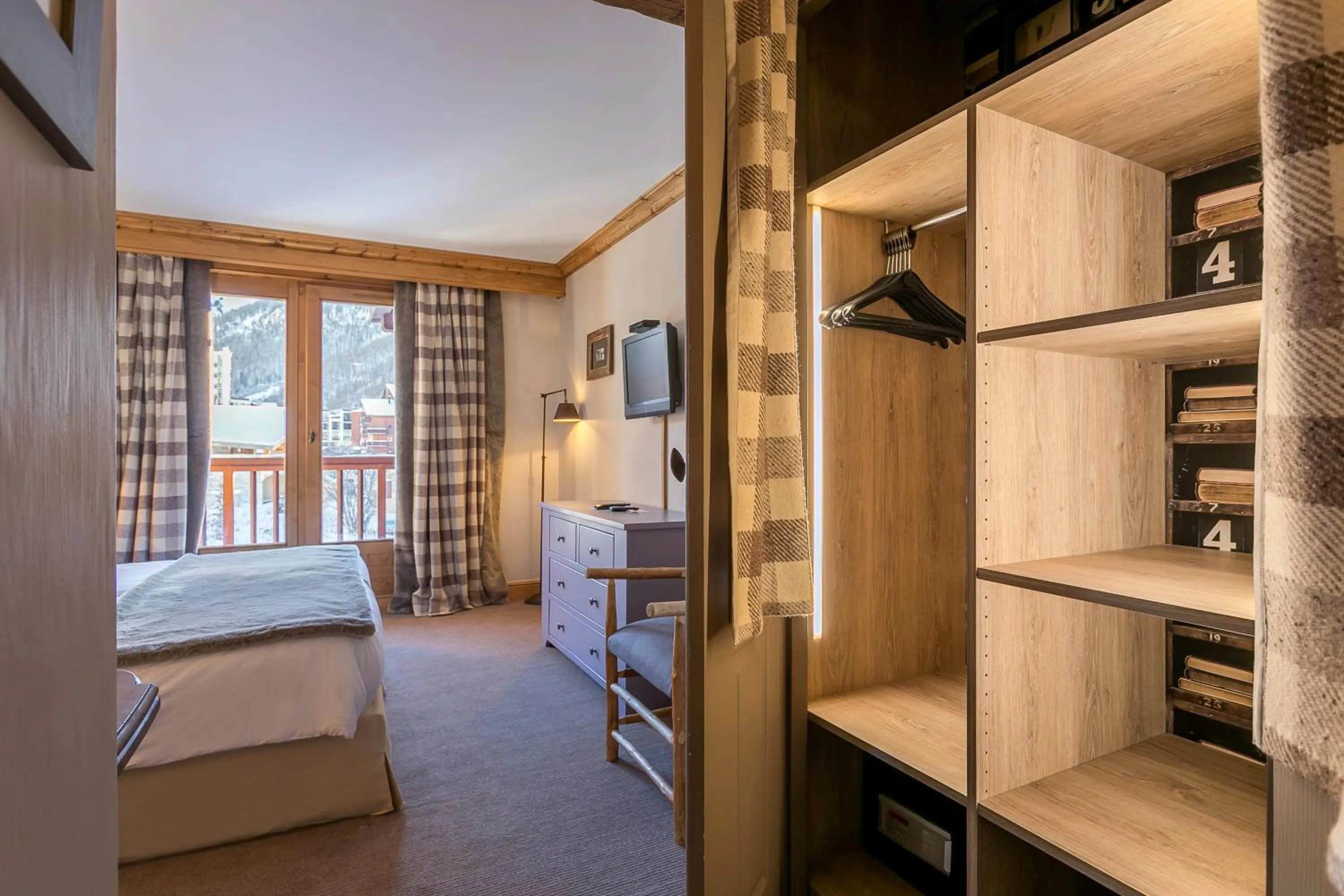 Bed in Hotel Kandahar