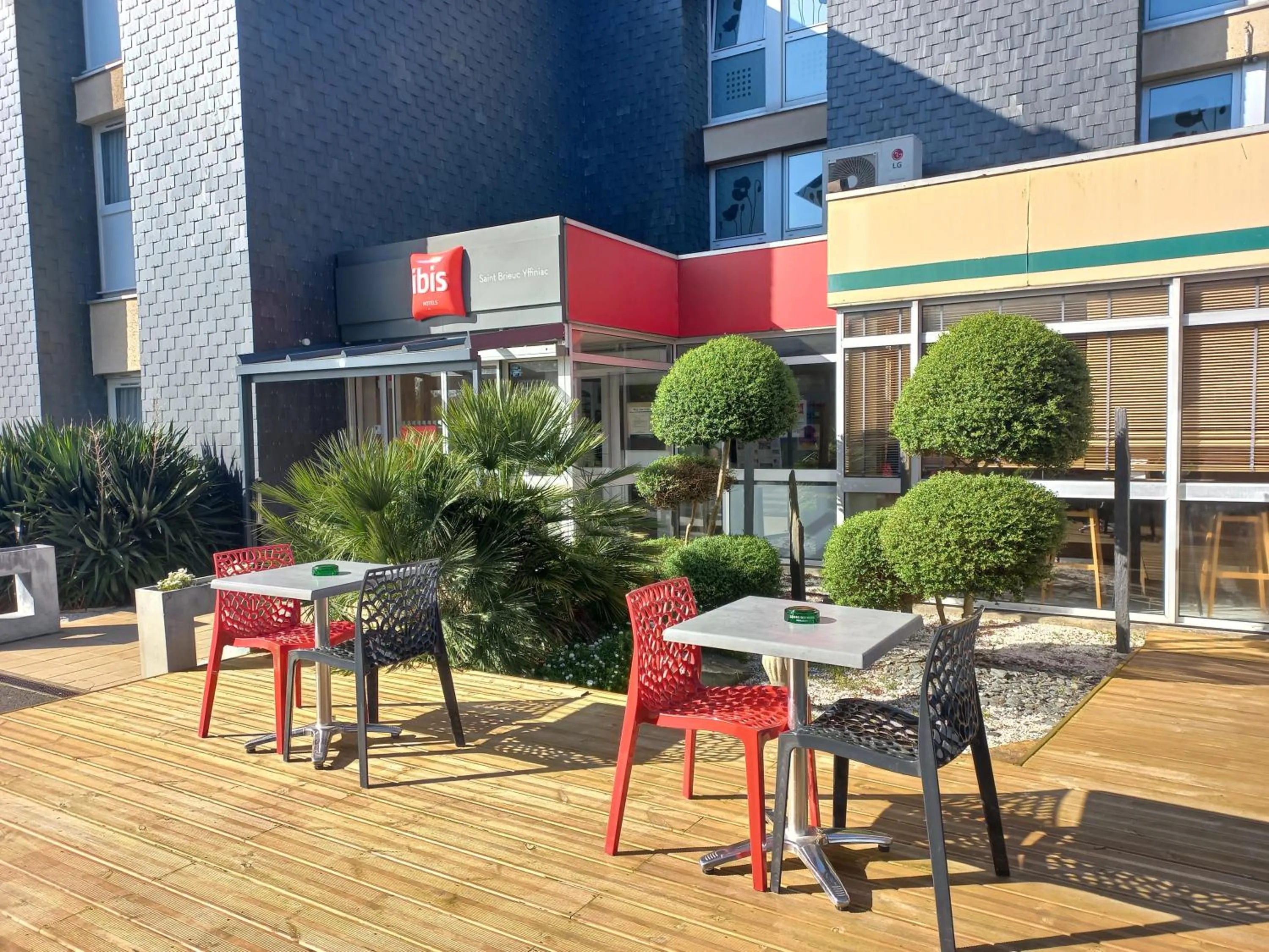 Patio in ibis Saint Brieuc Yffiniac