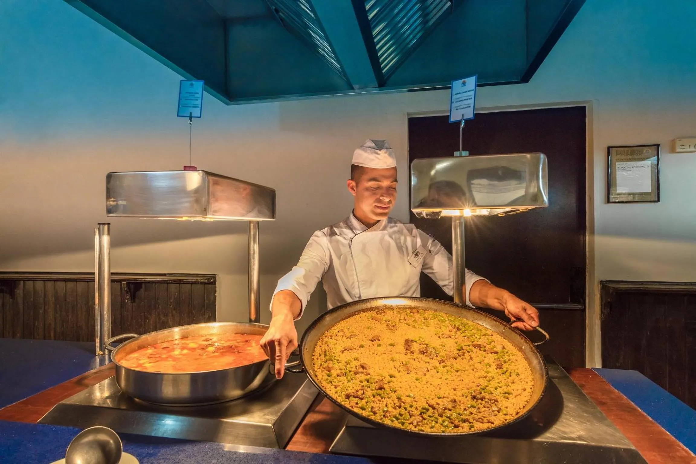 Restaurant/places to eat in Magic Robin Hood