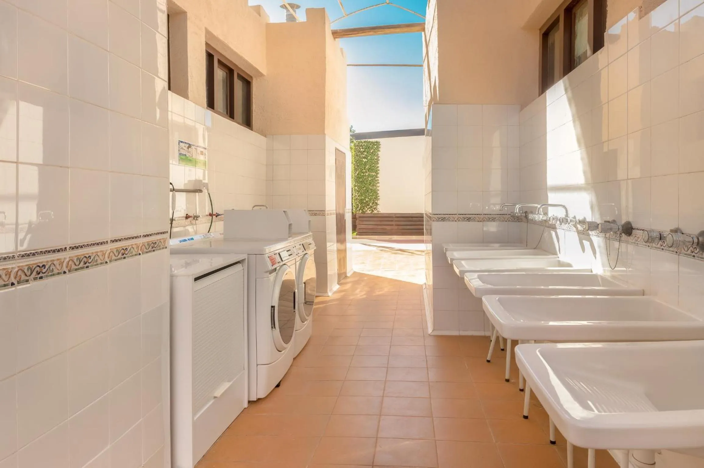 Area and facilities in Magic Robin Hood