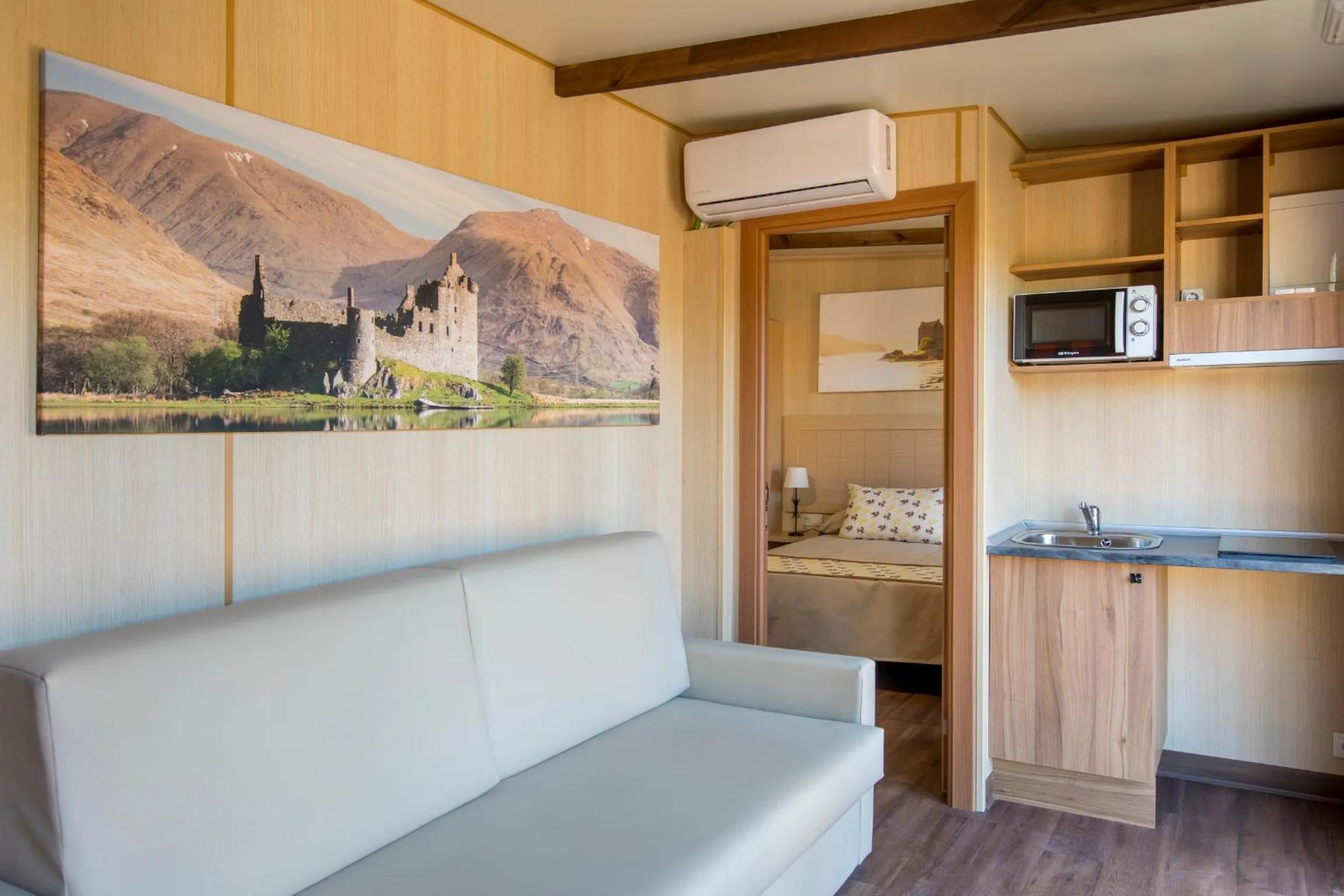 Living room in Magic Robin Hood