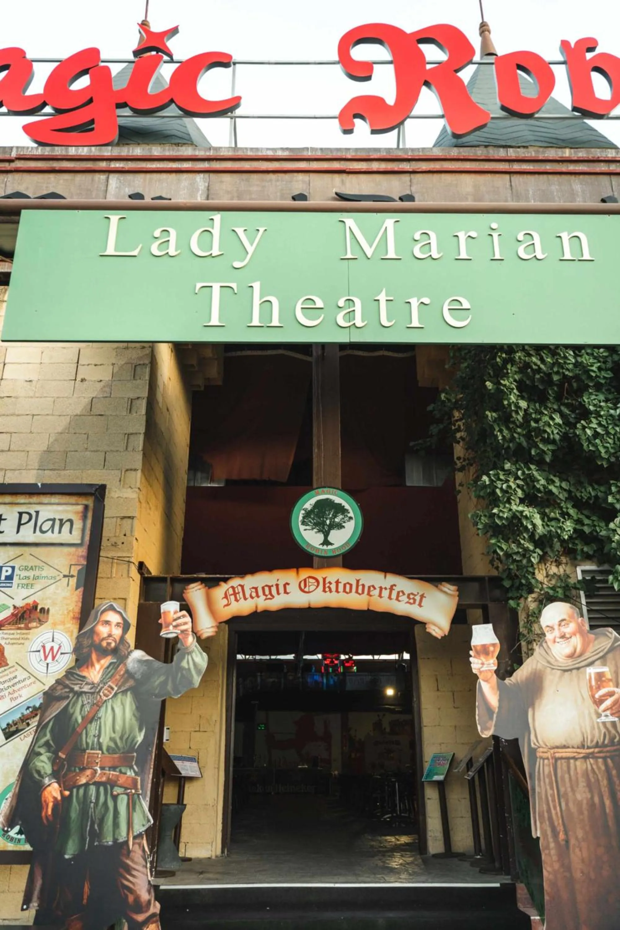 Facade/entrance in Magic Robin Hood