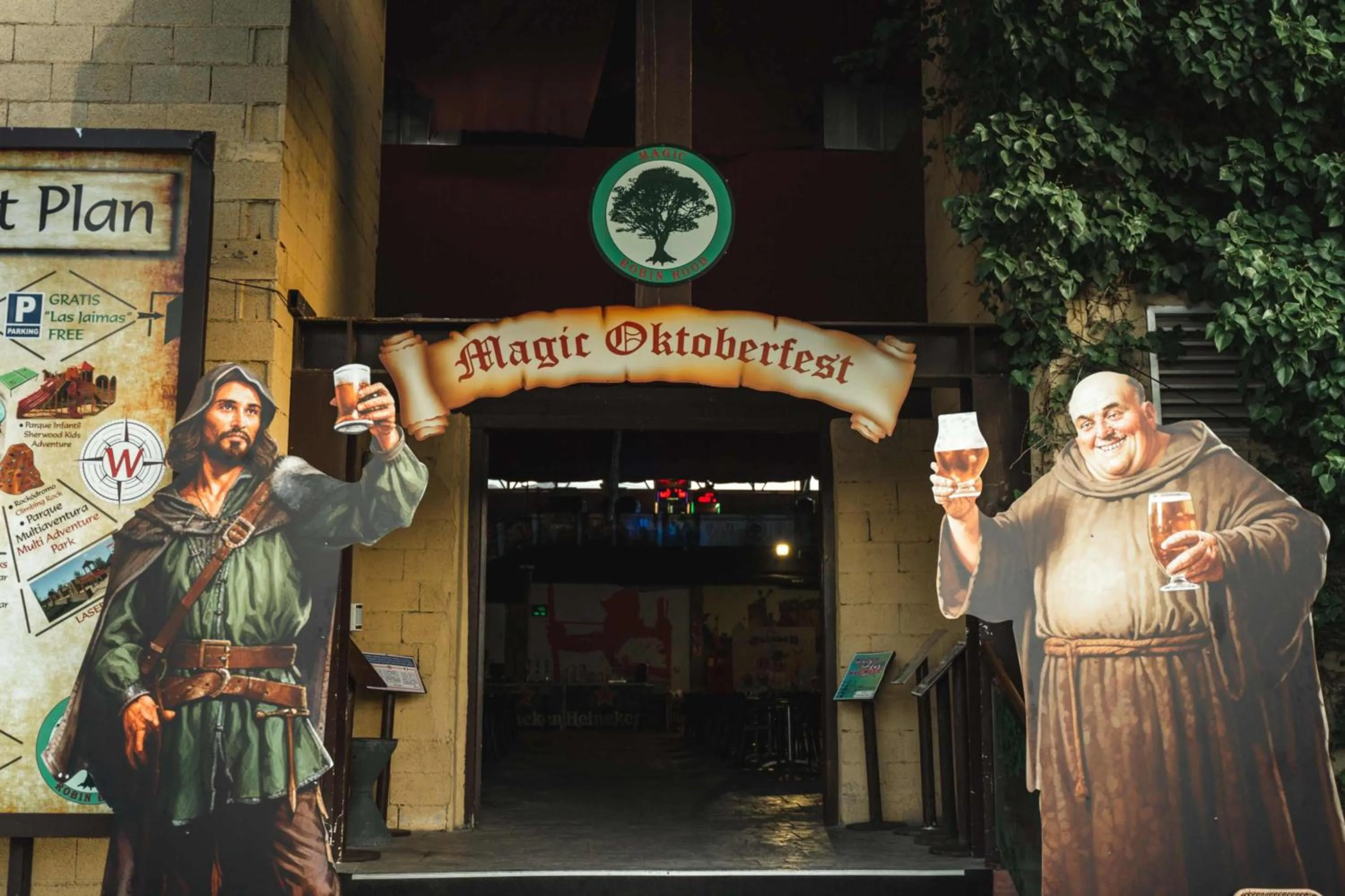 Facade/entrance in Magic Robin Hood