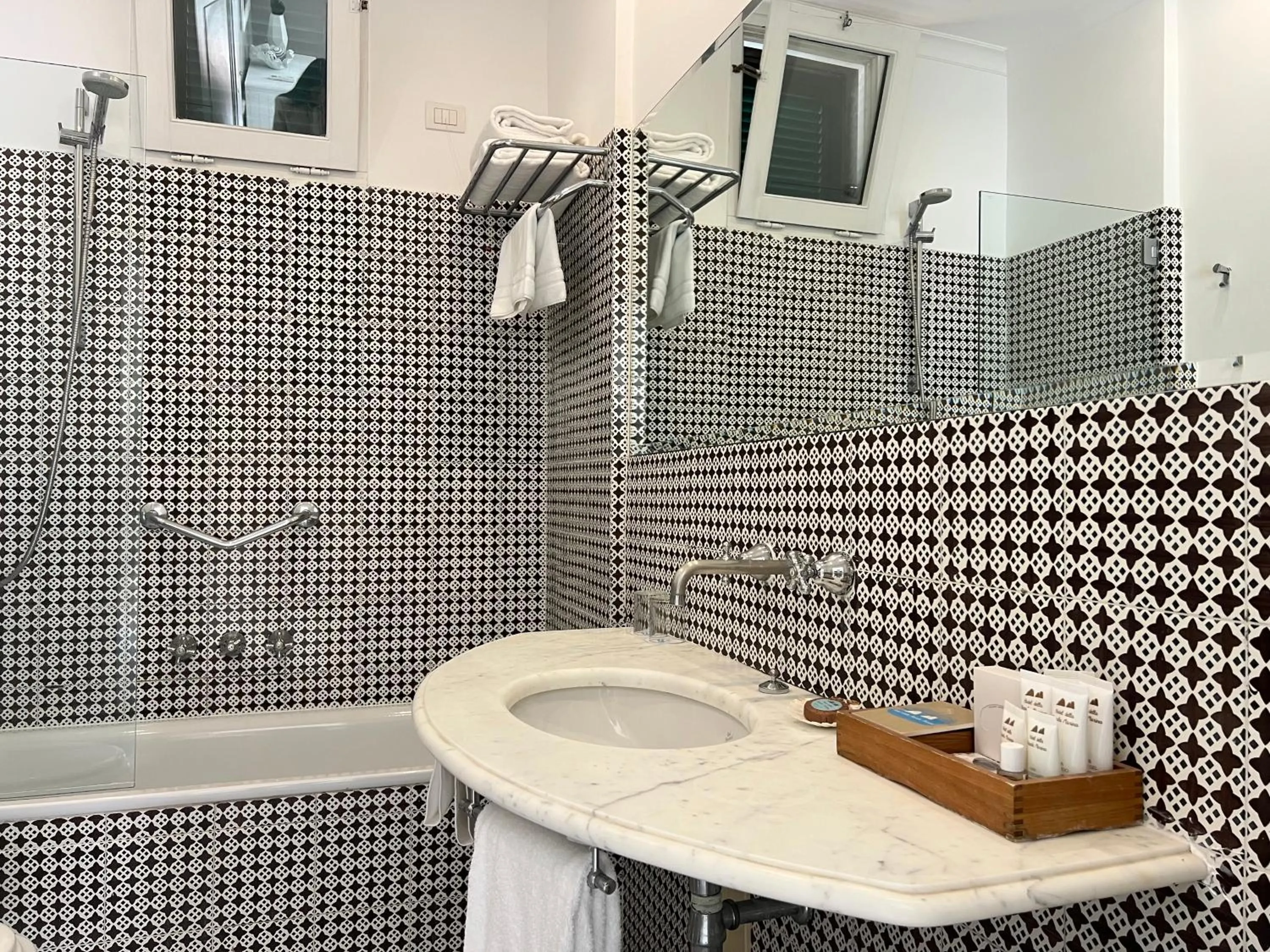 Shower in Hotel Della Piccola Marina