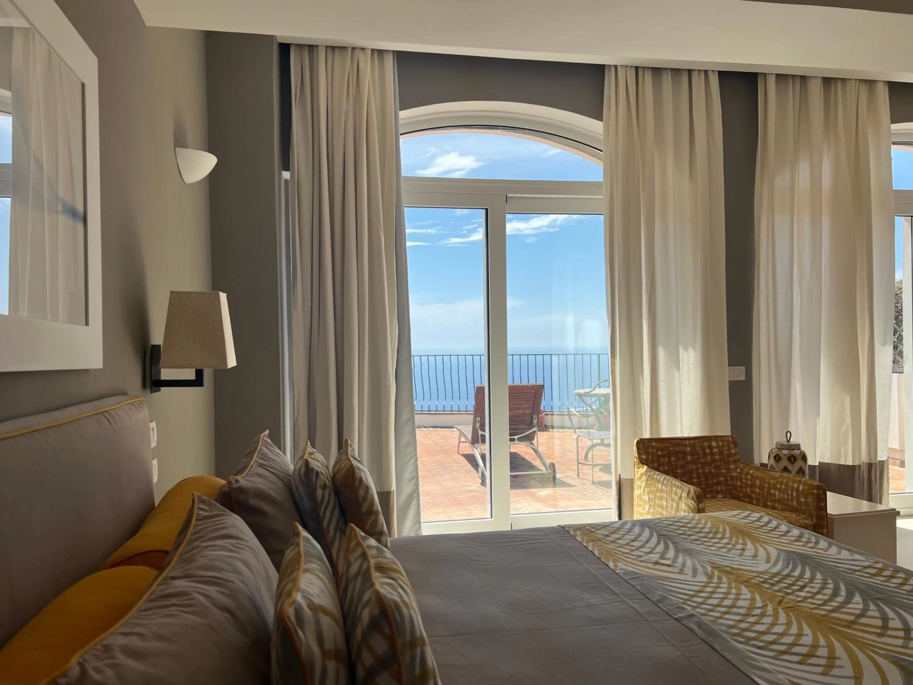 Balcony/Terrace, Bed in Hotel Della Piccola Marina