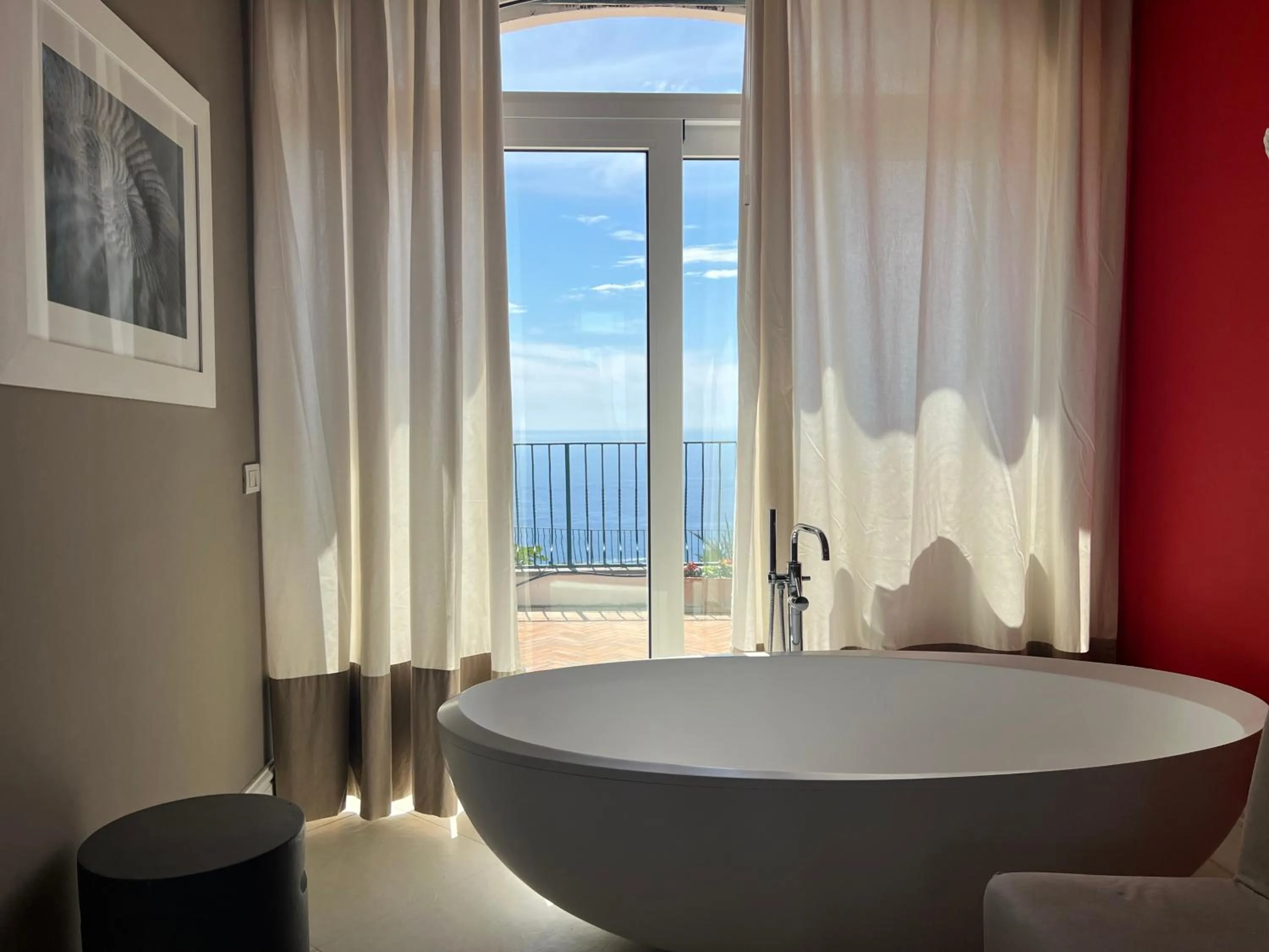 Bath in Hotel Della Piccola Marina