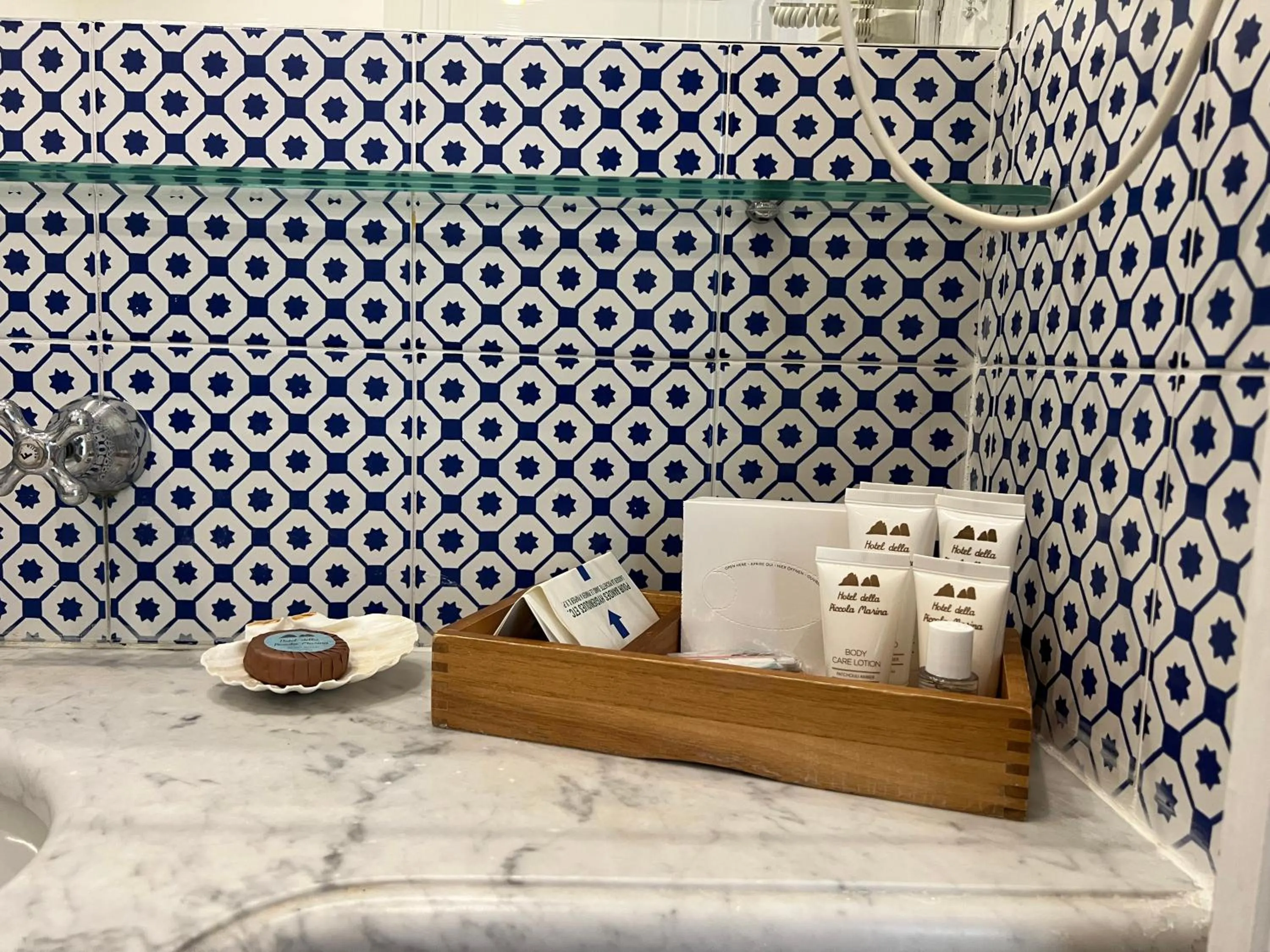 Bathroom in Hotel Della Piccola Marina