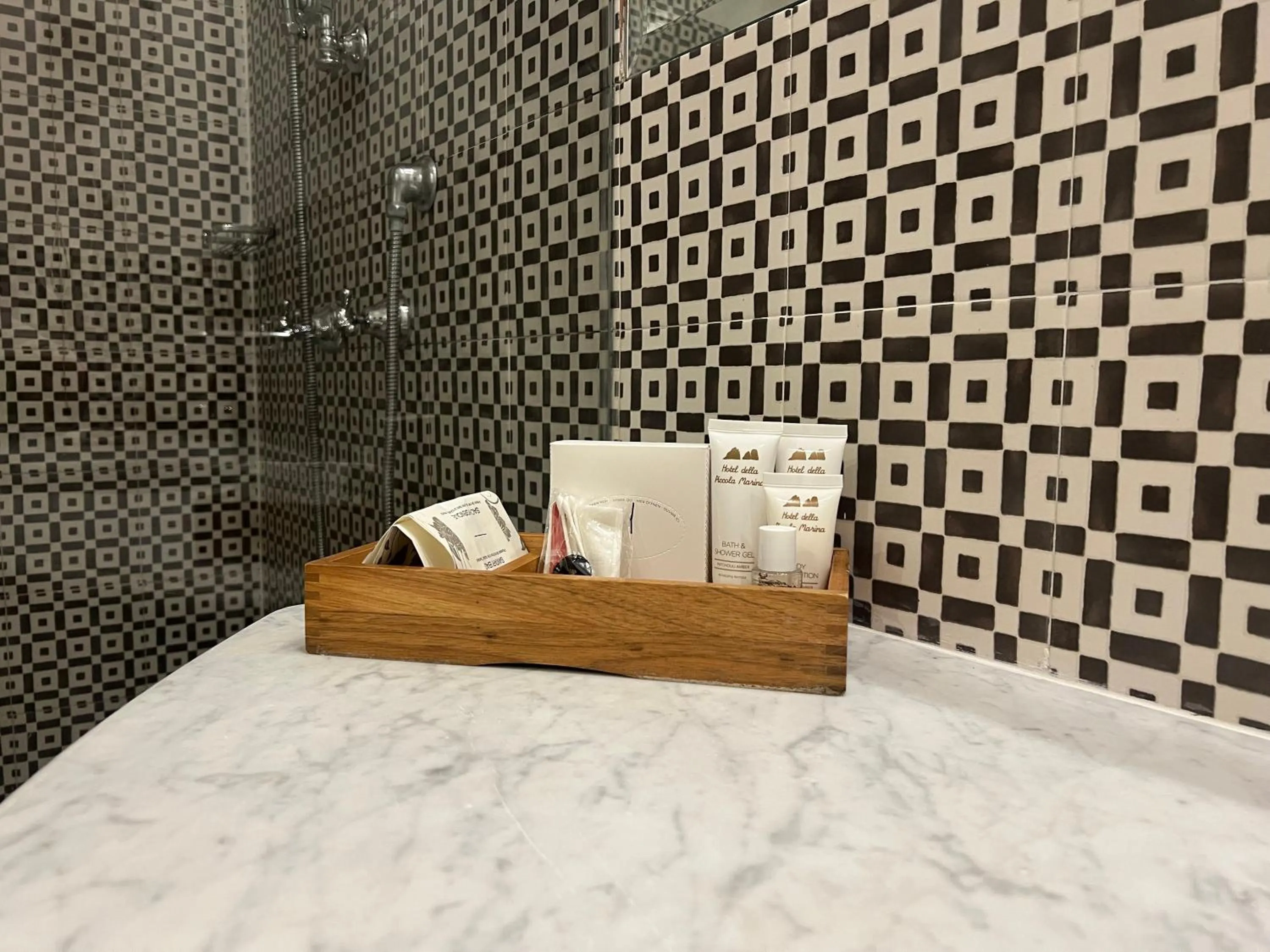 Bathroom, Bed in Hotel Della Piccola Marina