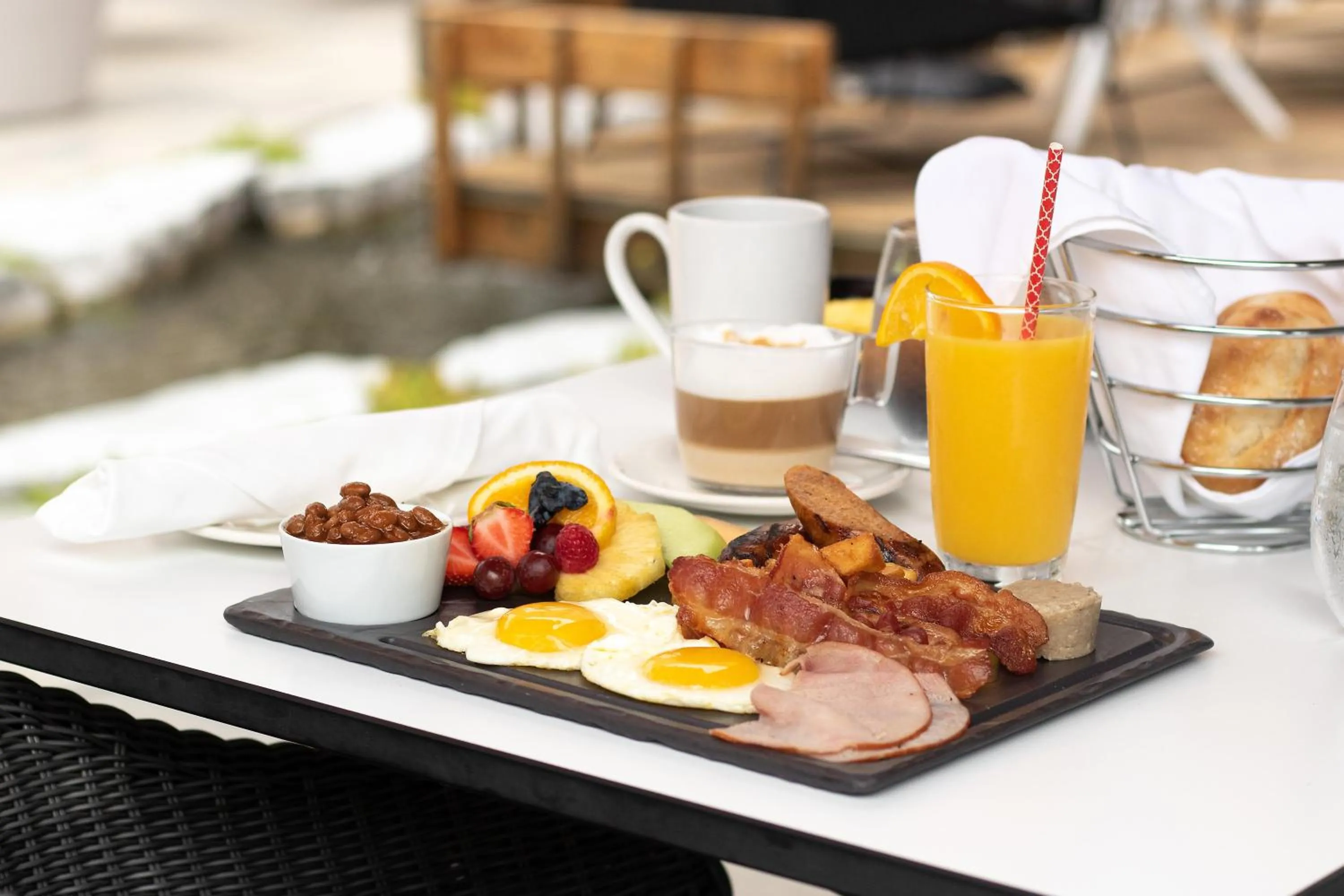 Restaurant/places to eat in Hotel Mortagne