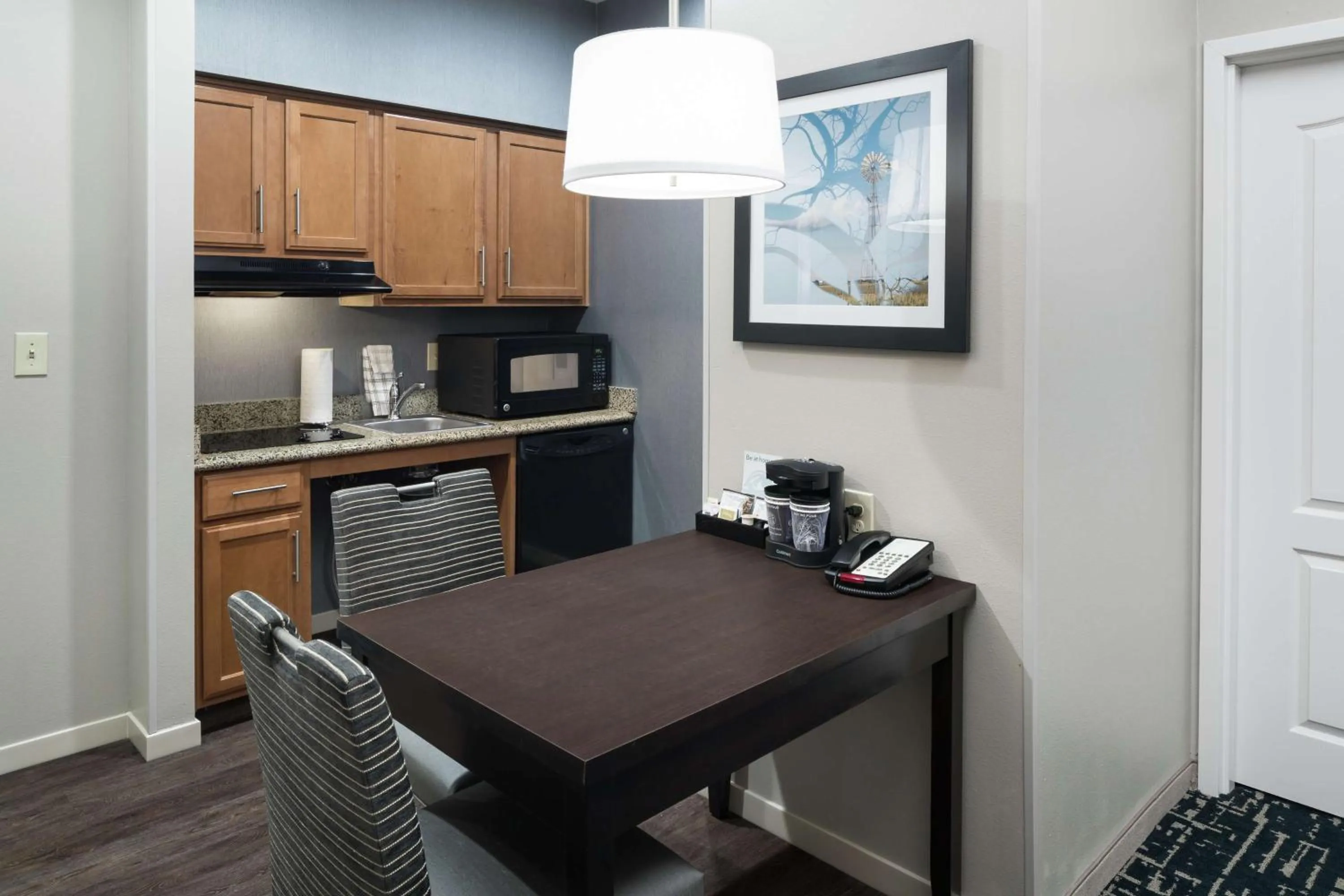 Kitchen or kitchenette in Homewood Suites by Hilton Cedar Rapids-North