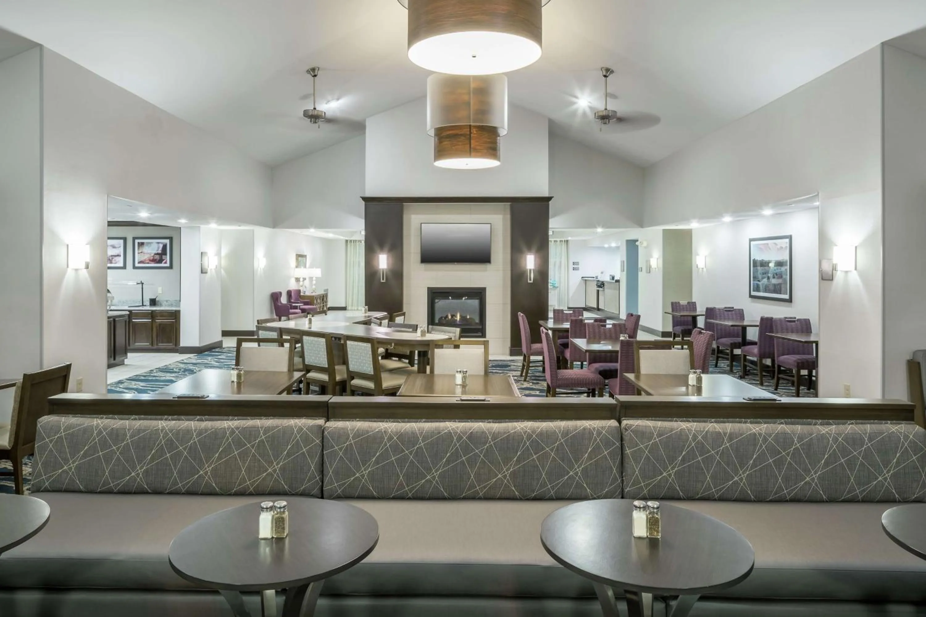 Lobby or reception in Homewood Suites by Hilton Cedar Rapids-North