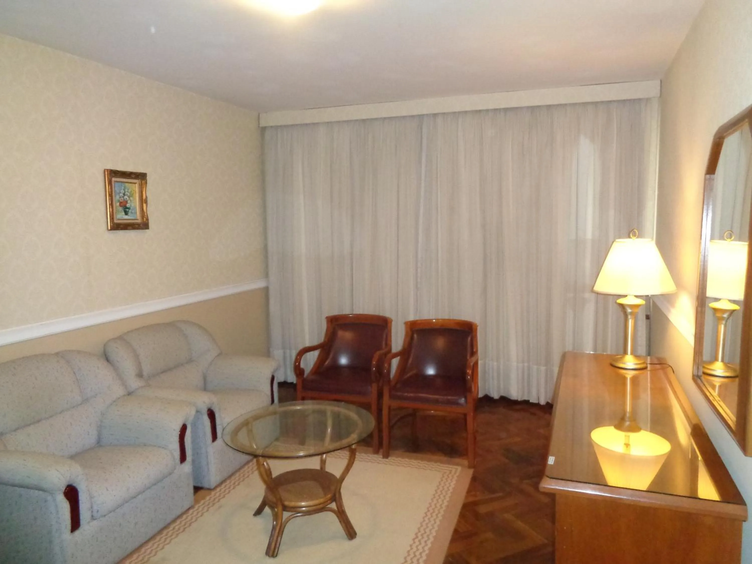 Living room in Premier Hill Suites Hotel