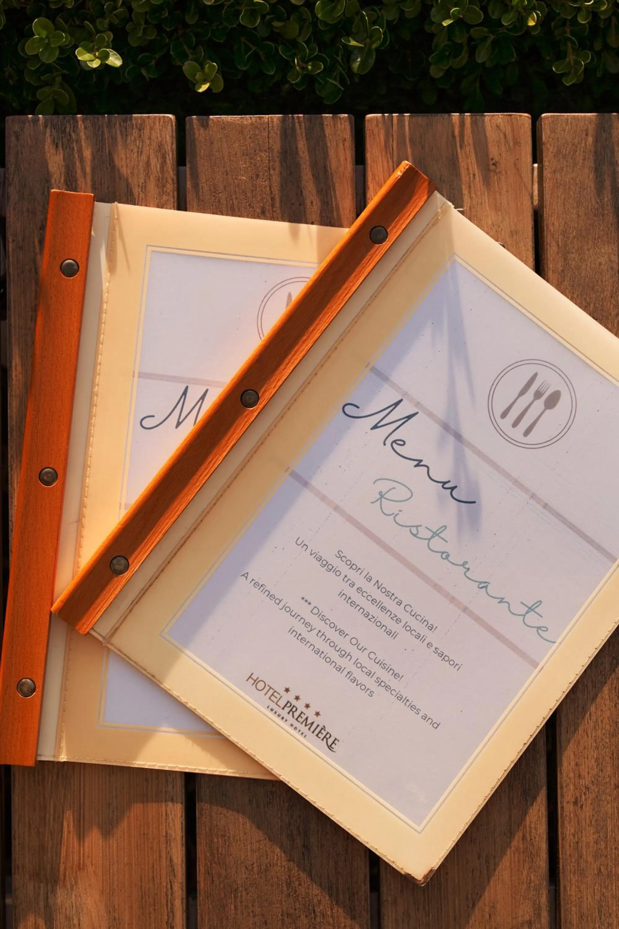 Restaurant/places to eat in Hotel Premiere