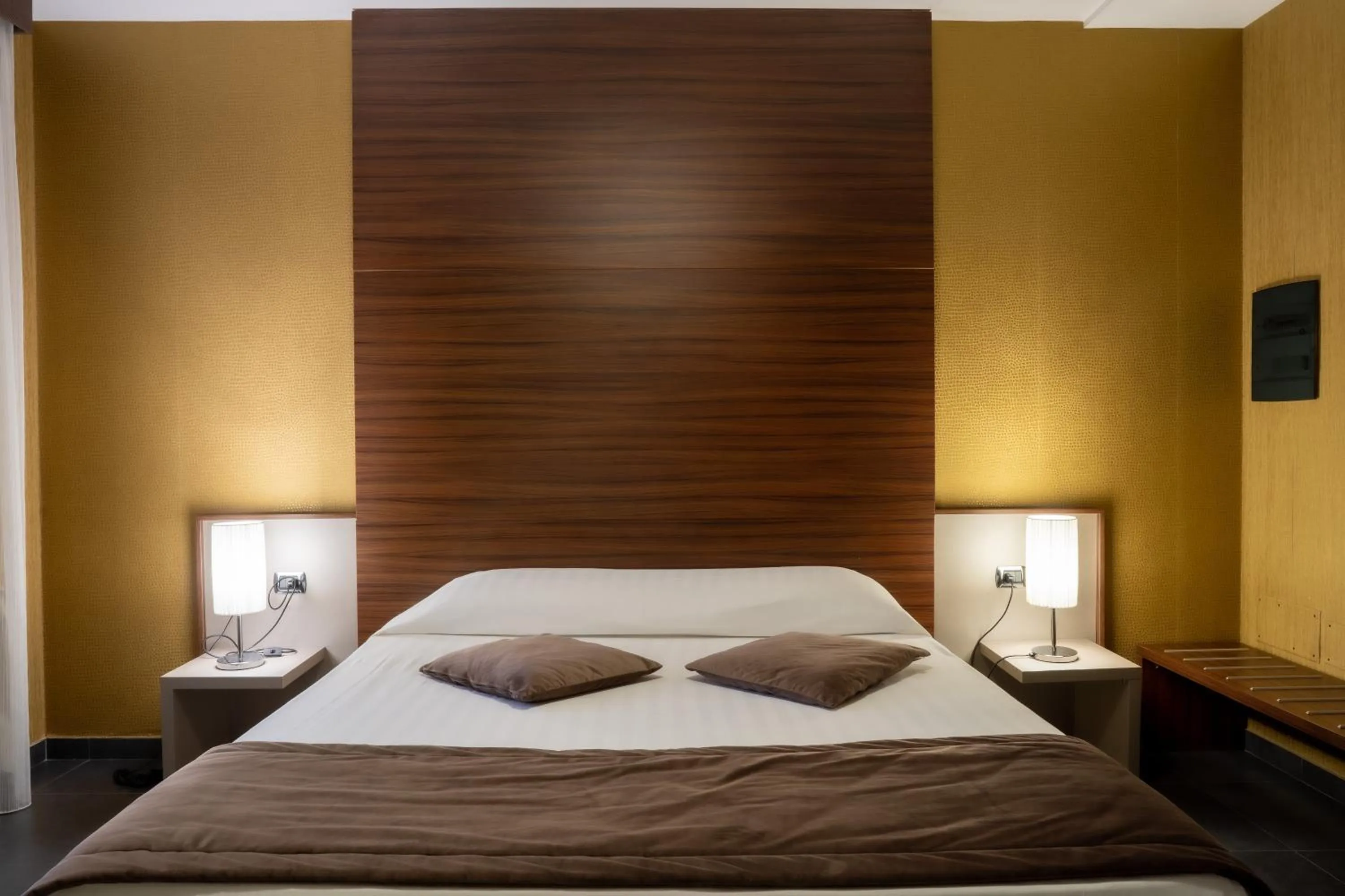 Breakfast, Bed in Hotel Premiere