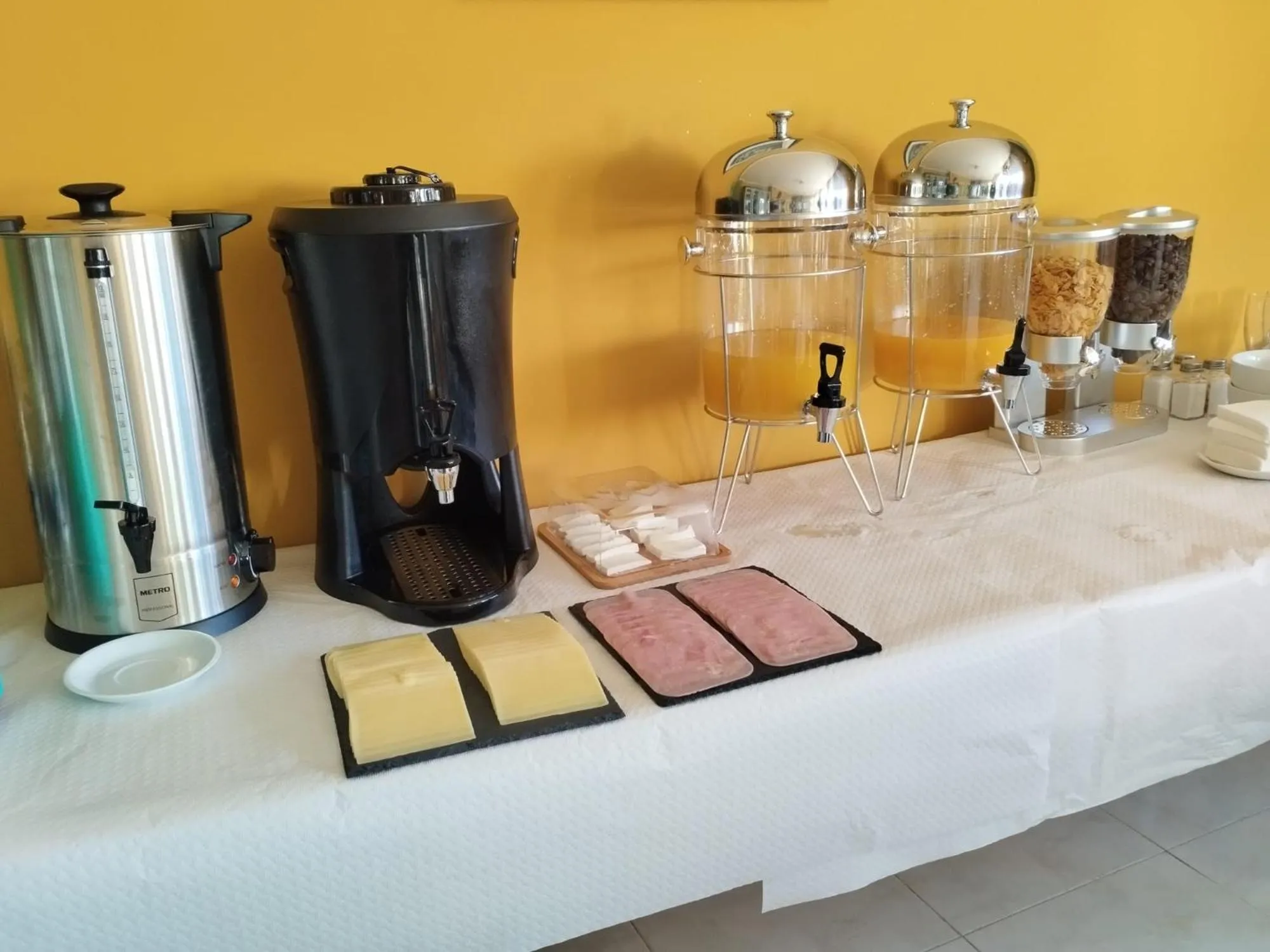 Breakfast in Hotel Mataleñas