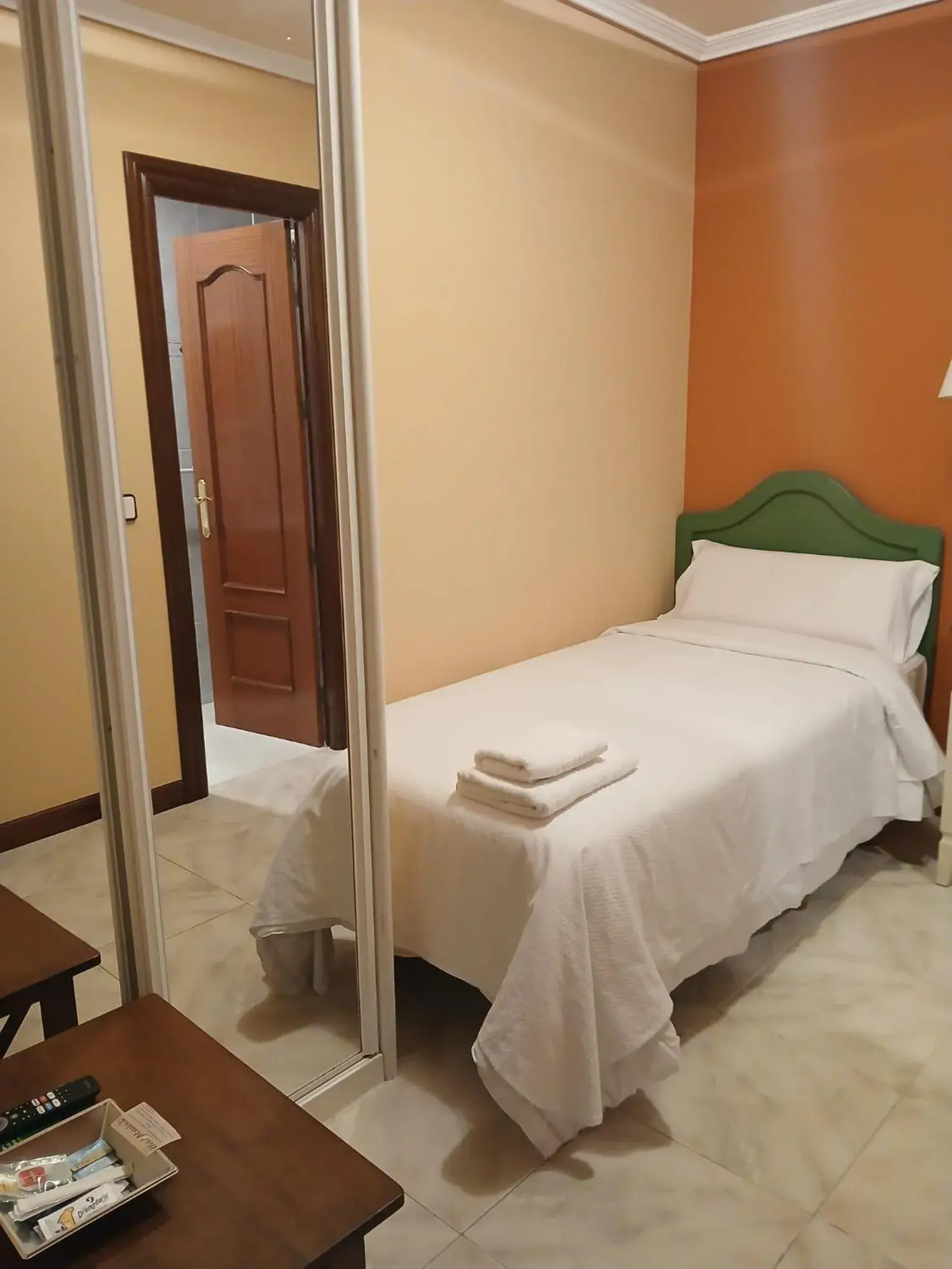 Single Room - single occupancy in Hotel Mataleñas Single Room - single occupancy in Hotel Mataleñas