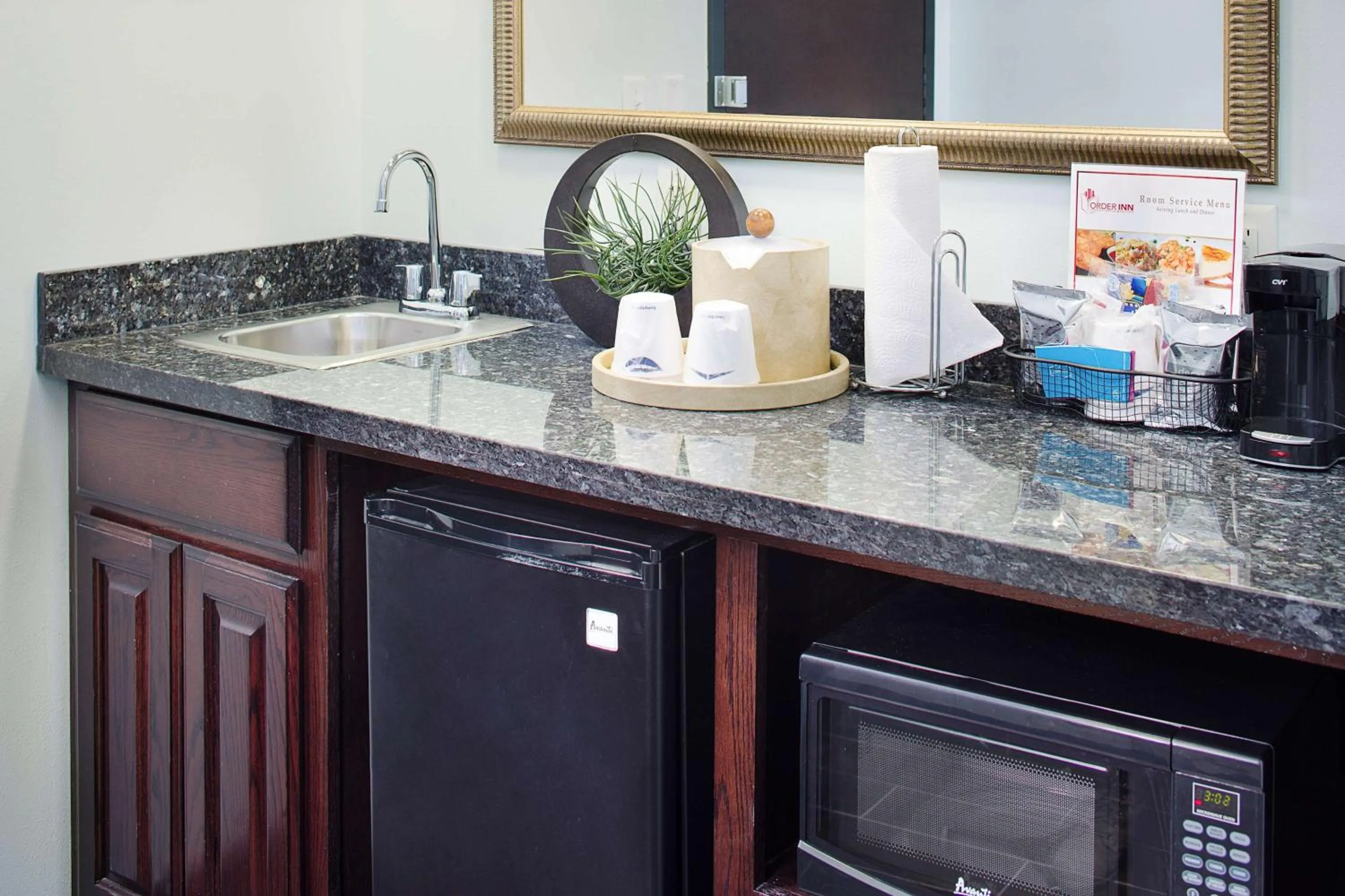 Kitchen or kitchenette in Hampton Inn and Suites Dallas/Lewisville-Vista Ridge Mall