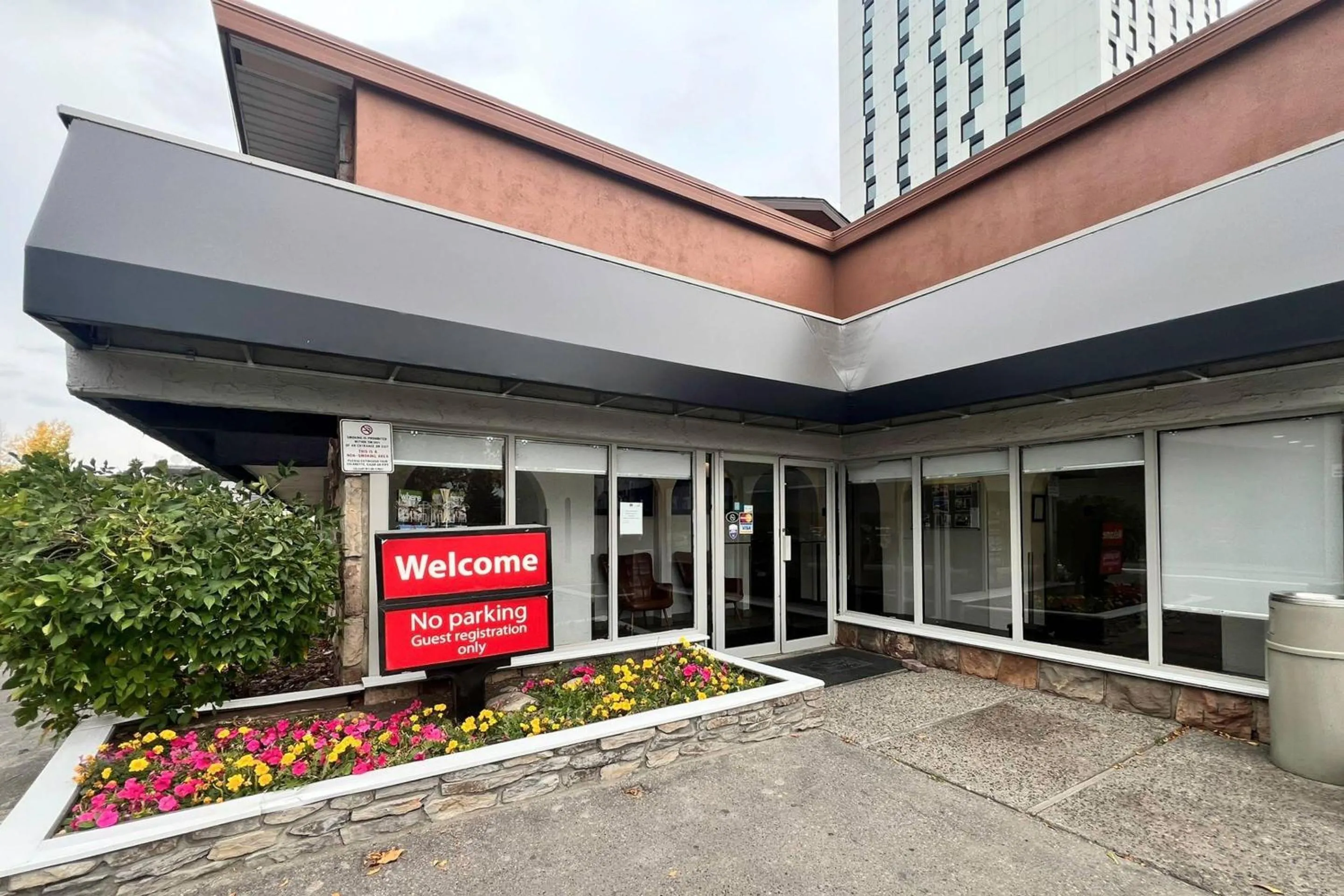 Property building in Econo Lodge Motel Village