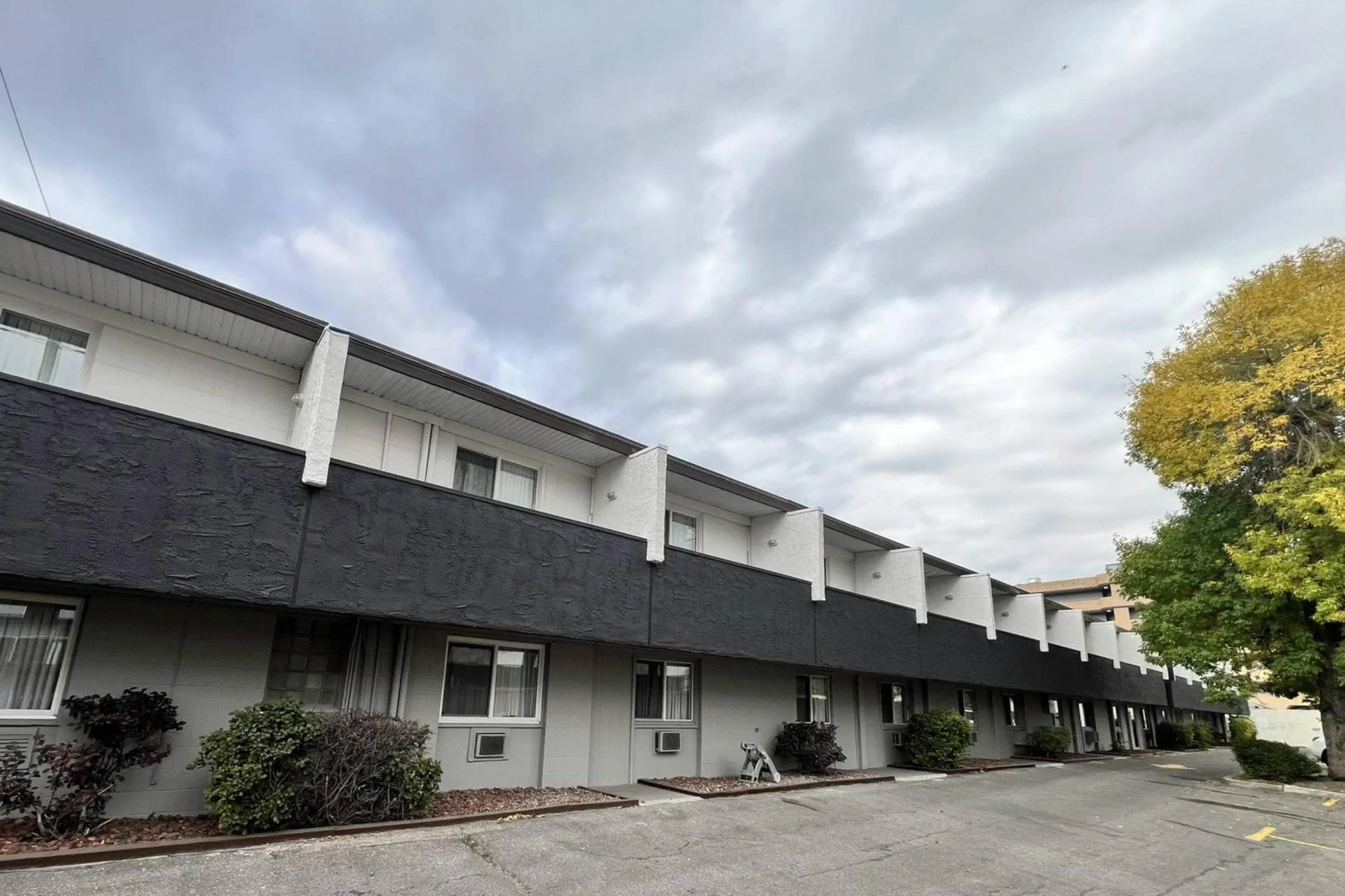 Property building in Econo Lodge Motel Village