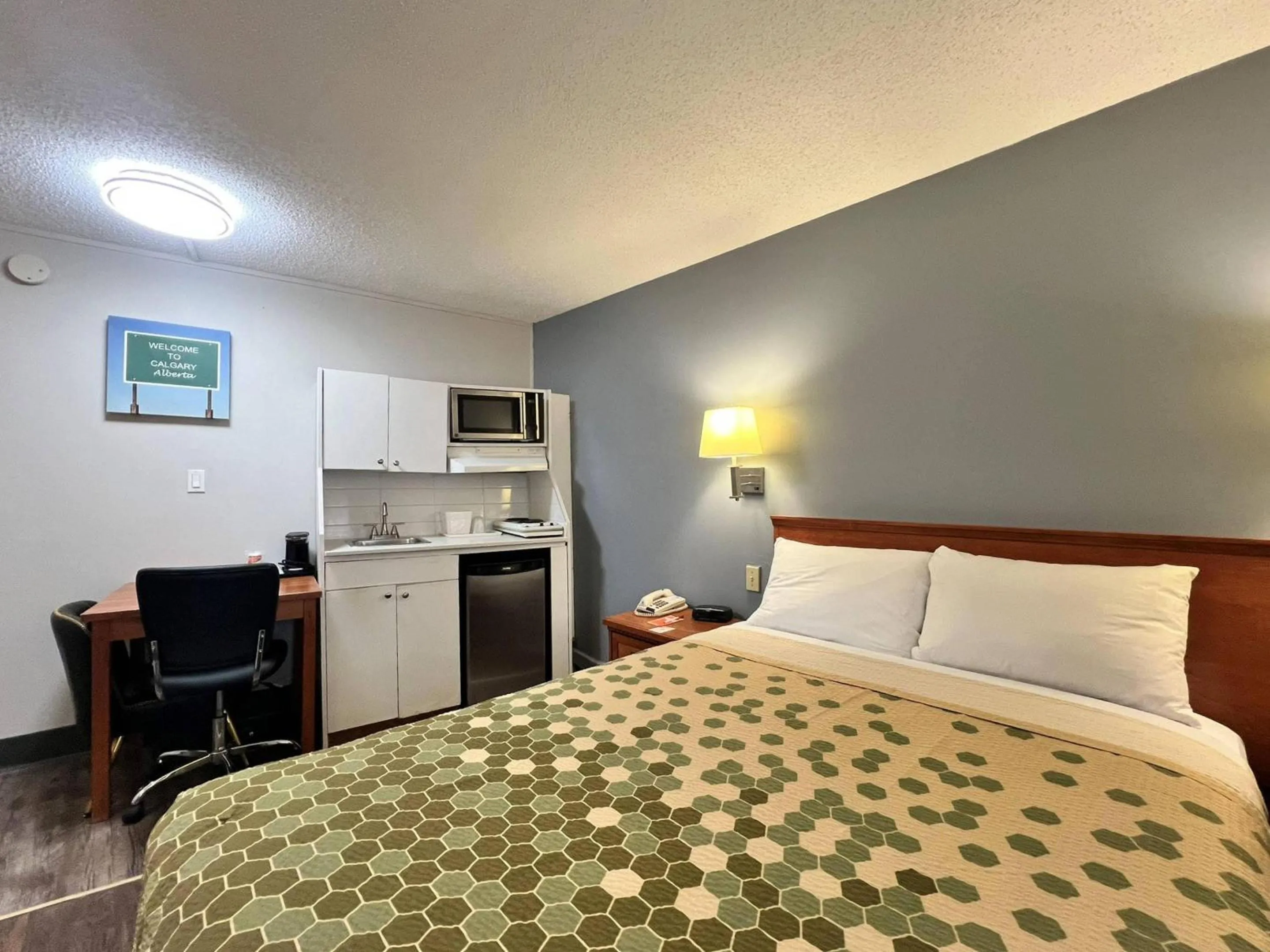 Bedroom, Bed in Econo Lodge Motel Village