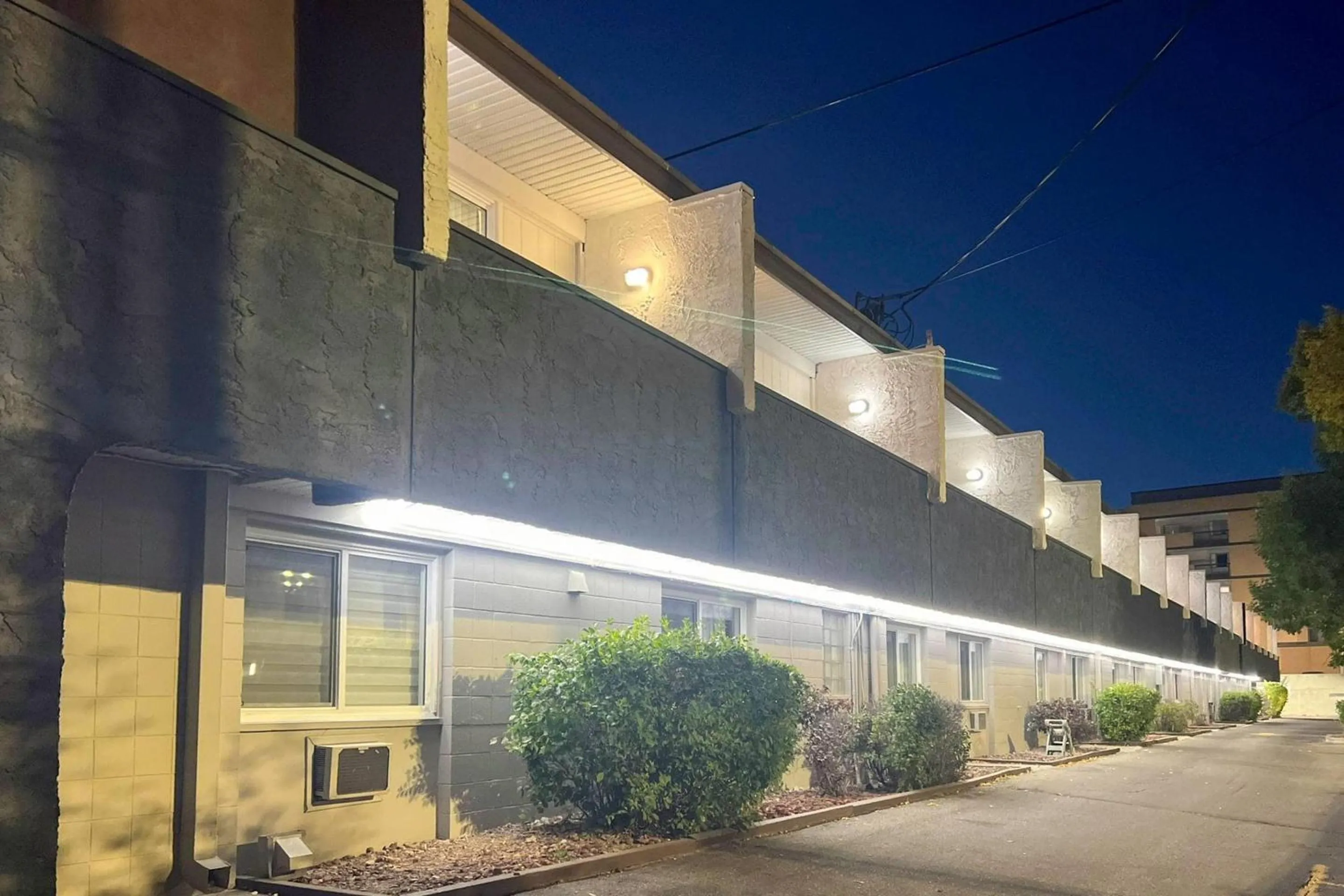 Property building in Econo Lodge Motel Village