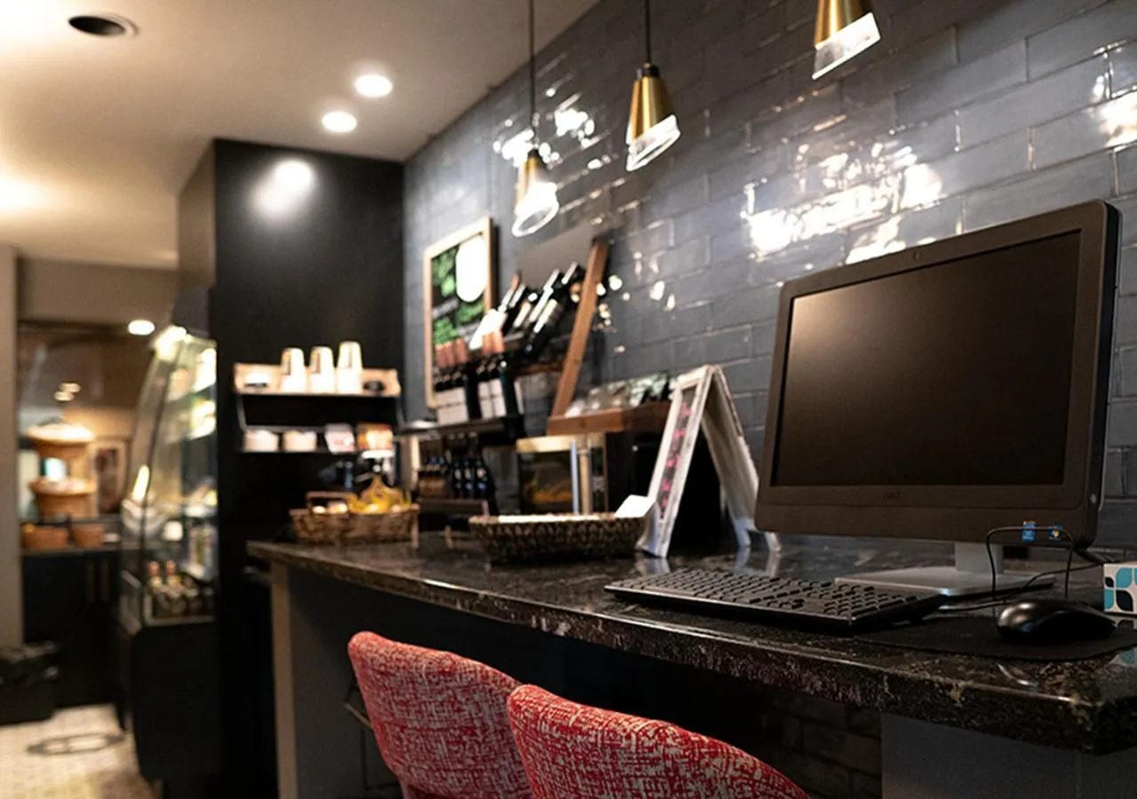 On-site shops in Hilton Garden Inn Clackamas Portland