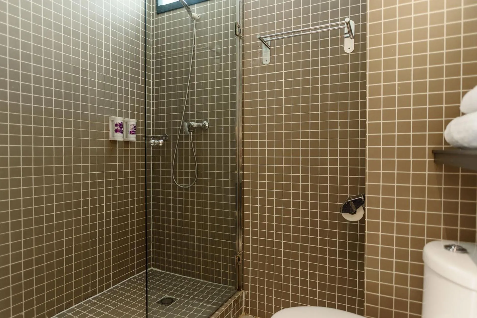 Shower in FERGUS Cap Roig