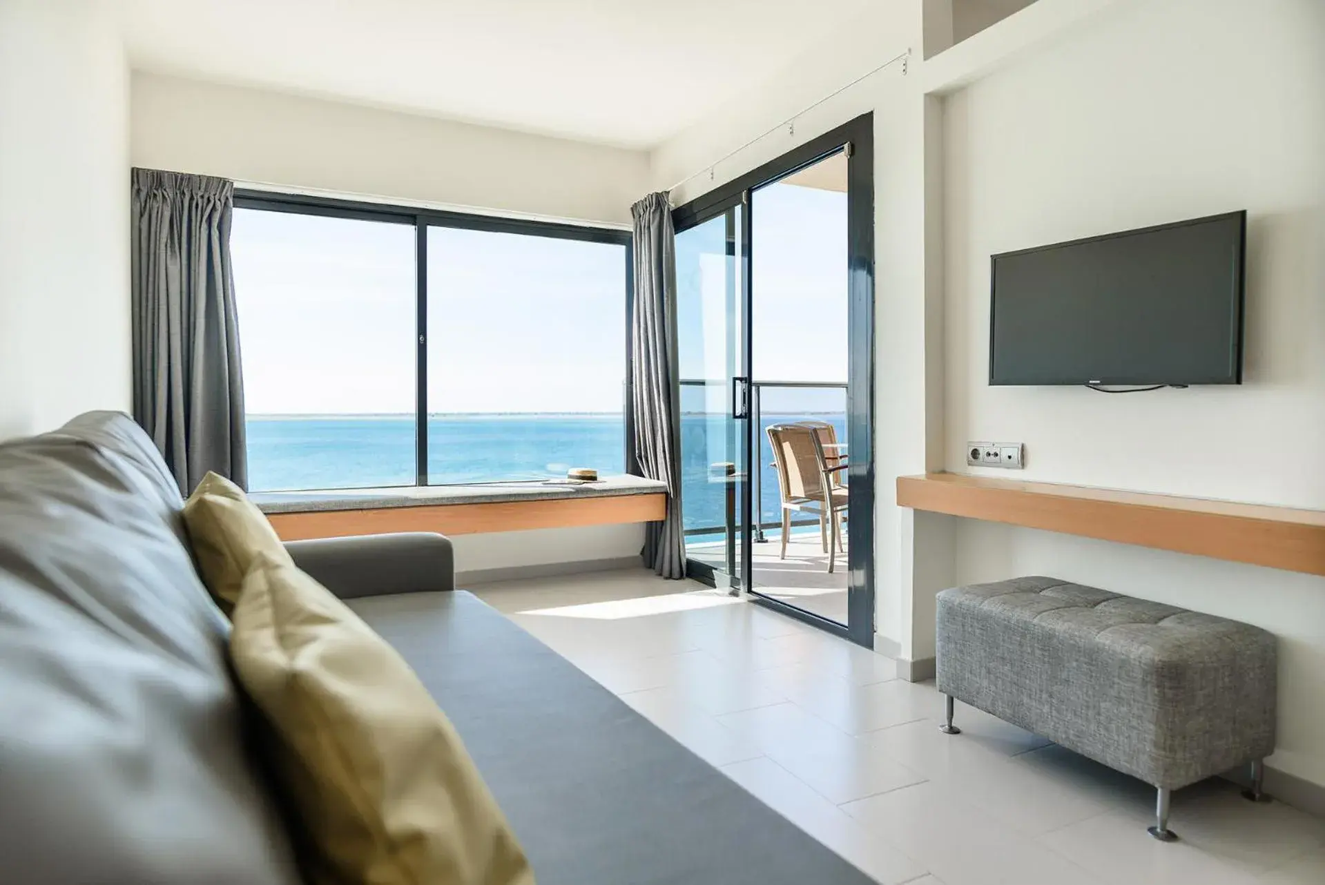 Double Room with Sea View (2 Adults + 1 Child) in FERGUS Cap Roig Double Room with Sea View (2 Adults + 1 Child) in FERGUS Cap Roig