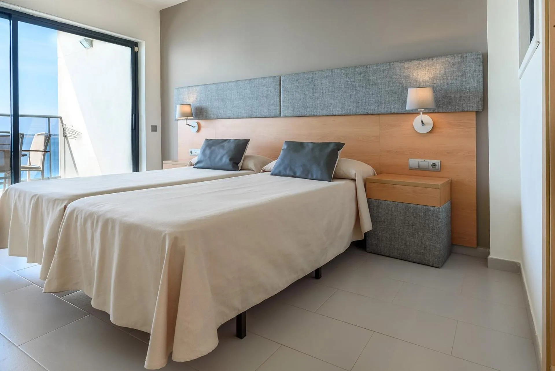 Bedroom, Bed in FERGUS Cap Roig