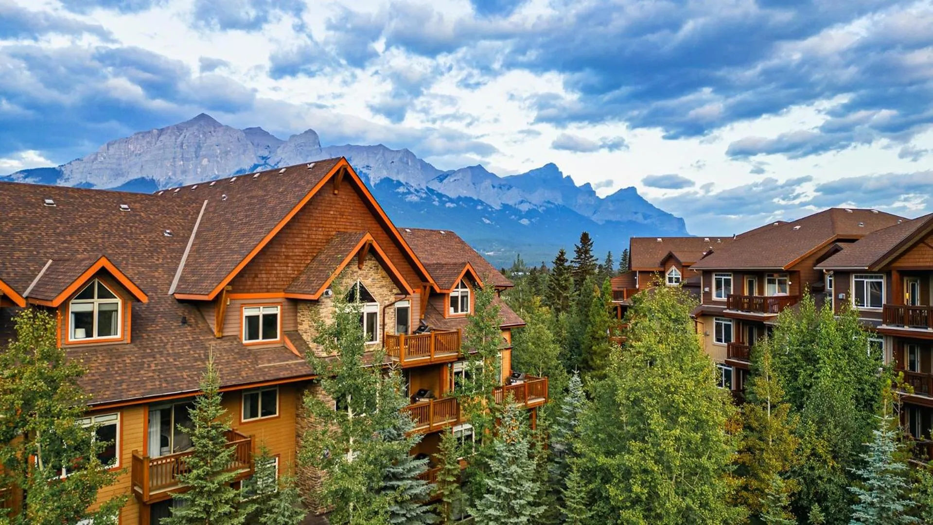 Property building in Stoneridge Mountain Resort