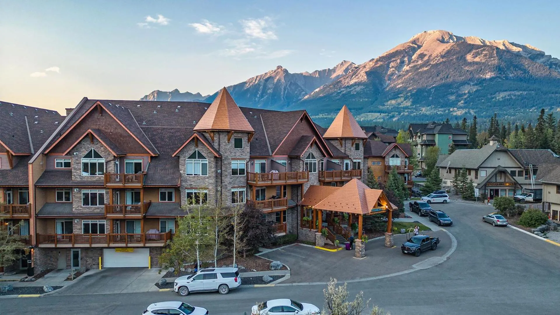 Property building in Stoneridge Mountain Resort