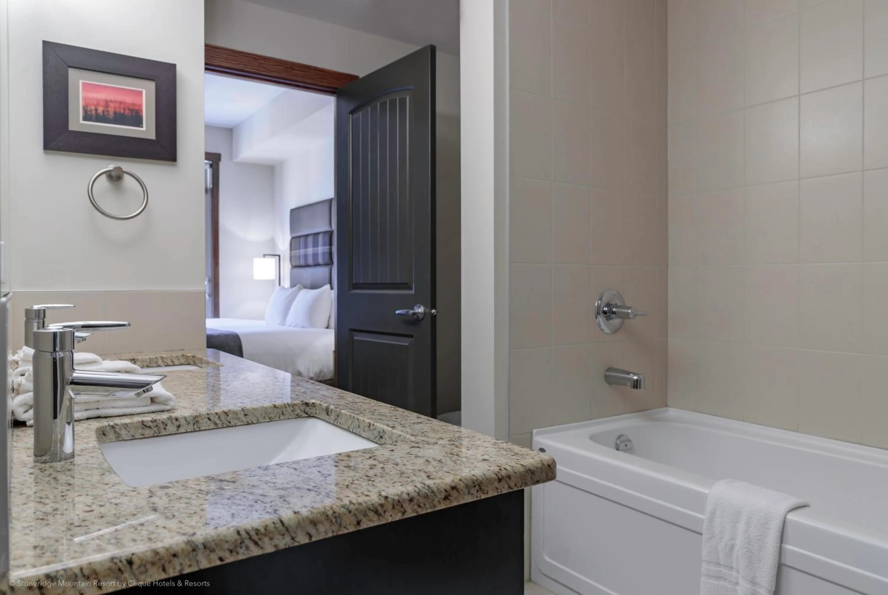 Bathroom, Bed in Stoneridge Mountain Resort
