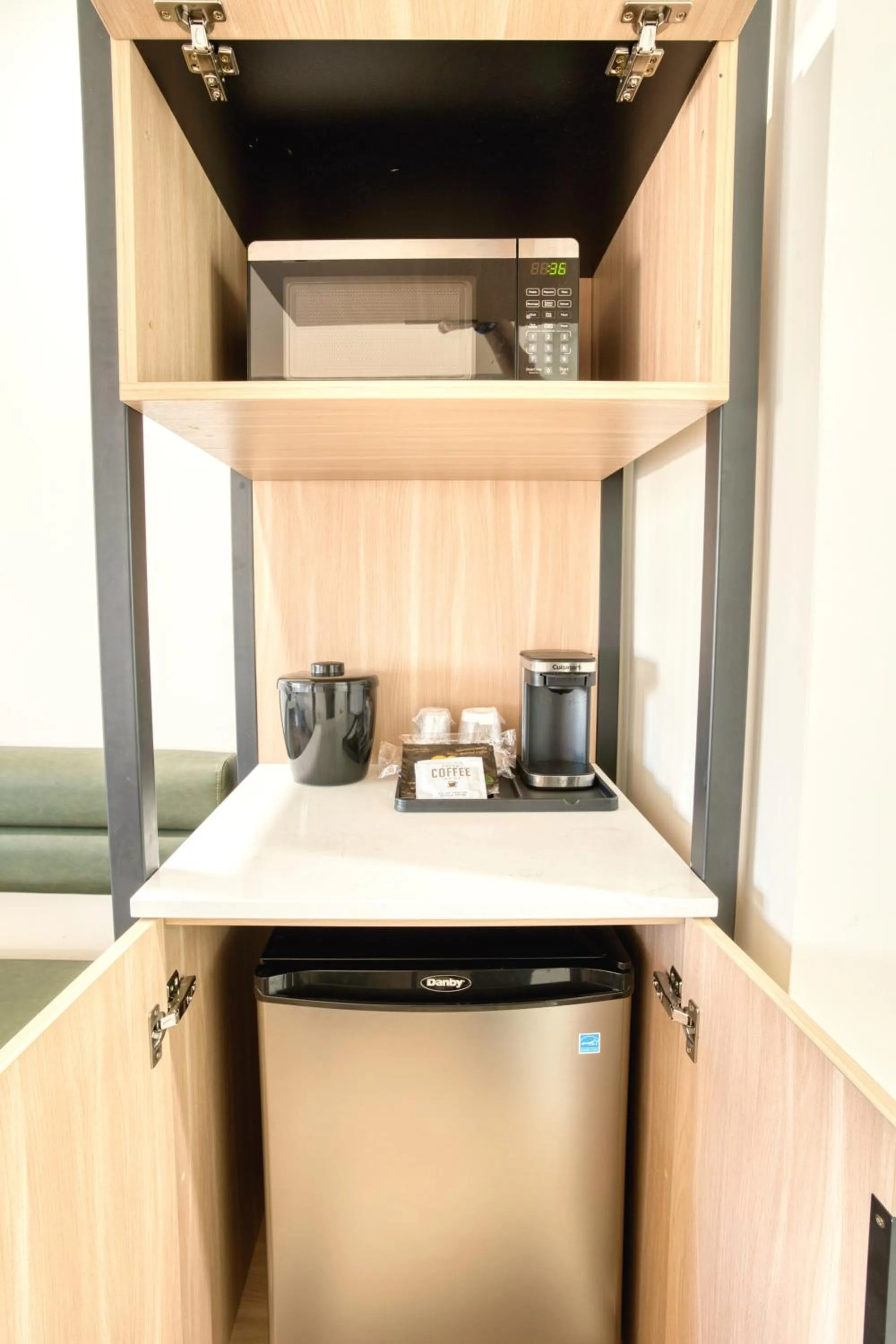 Coffee/tea facilities in La Casa Inn