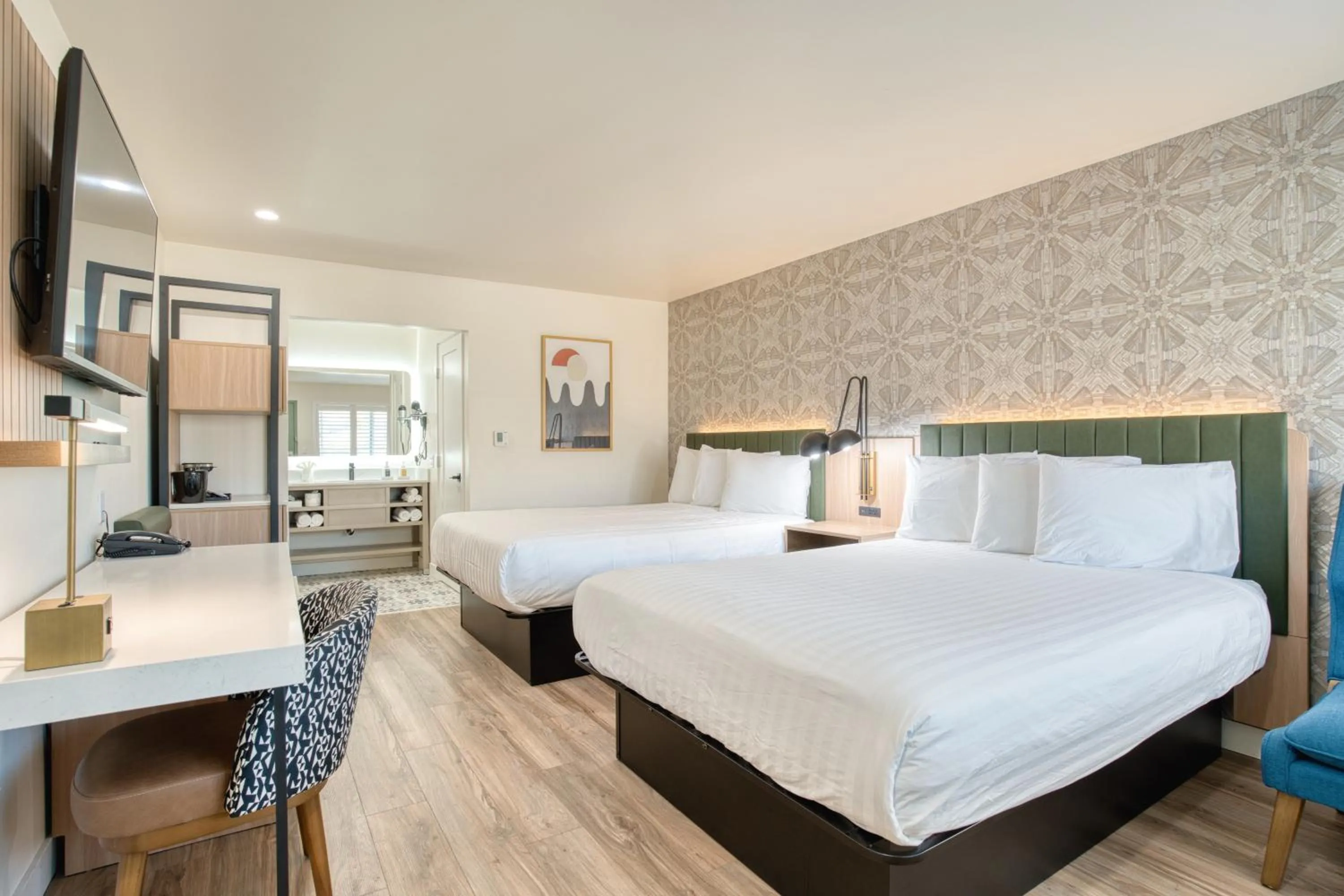 Photo of the whole room, Bed in La Casa Inn