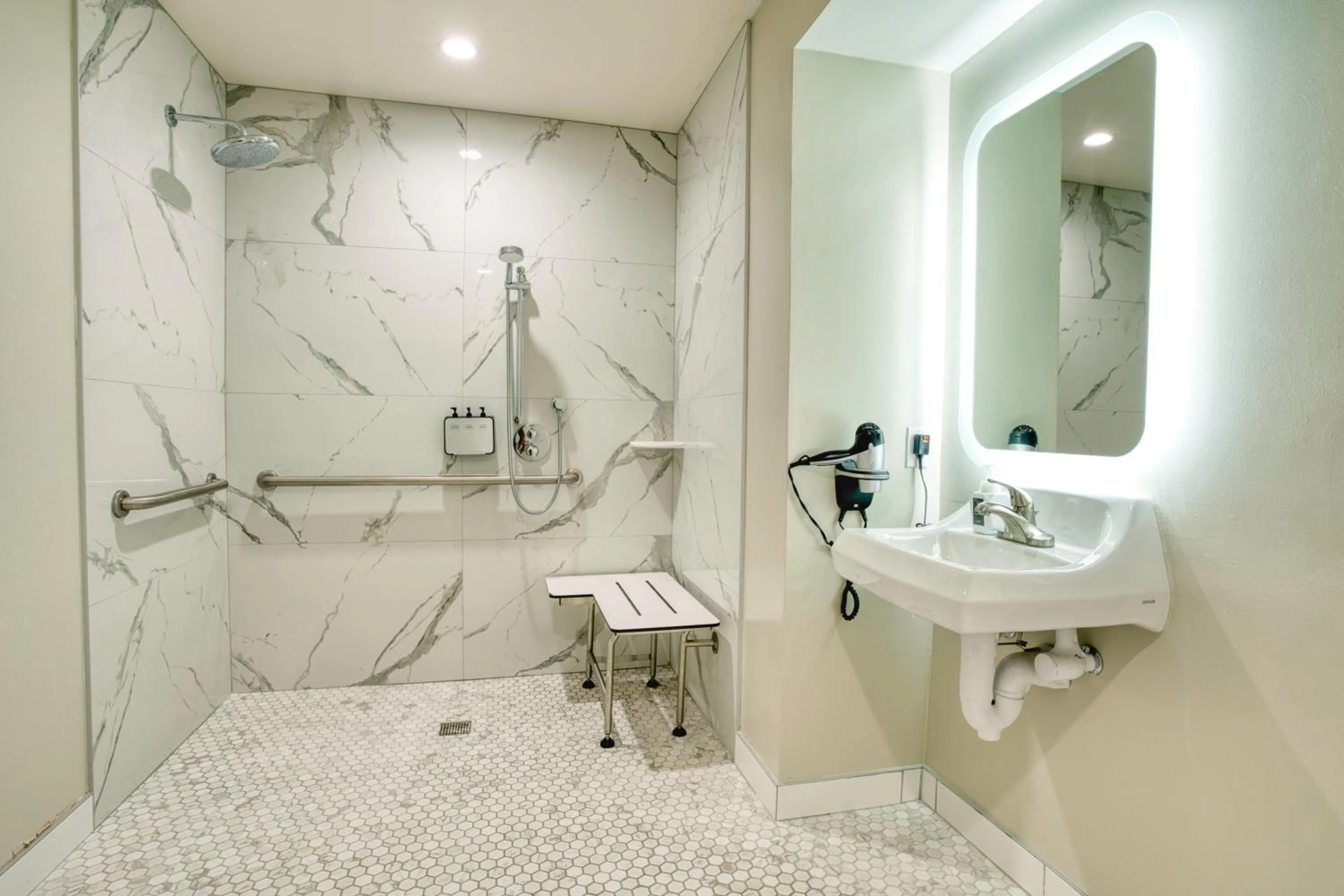 Bathroom in La Casa Inn