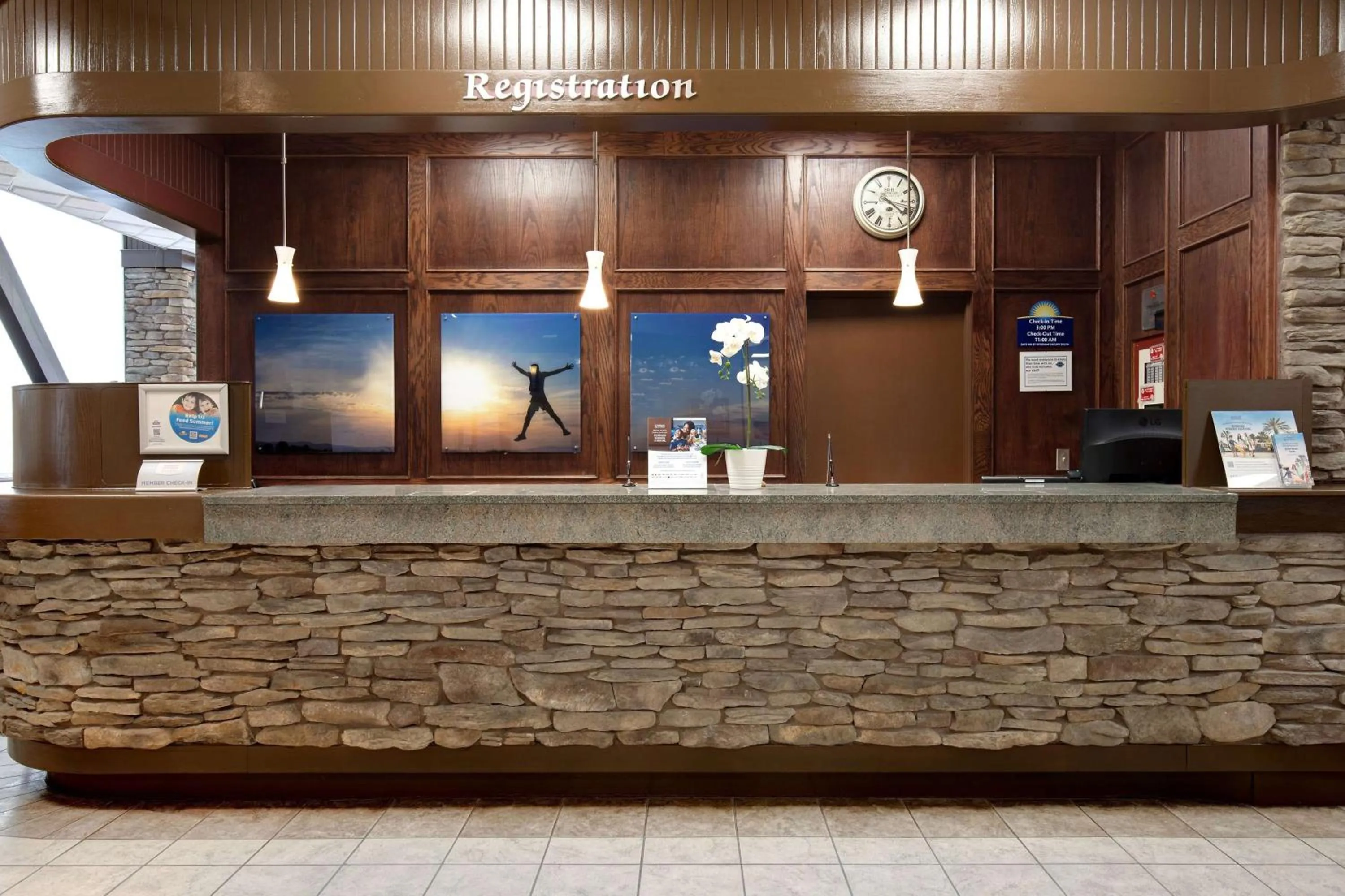 Lobby or reception in Days Inn by Wyndham Calgary South